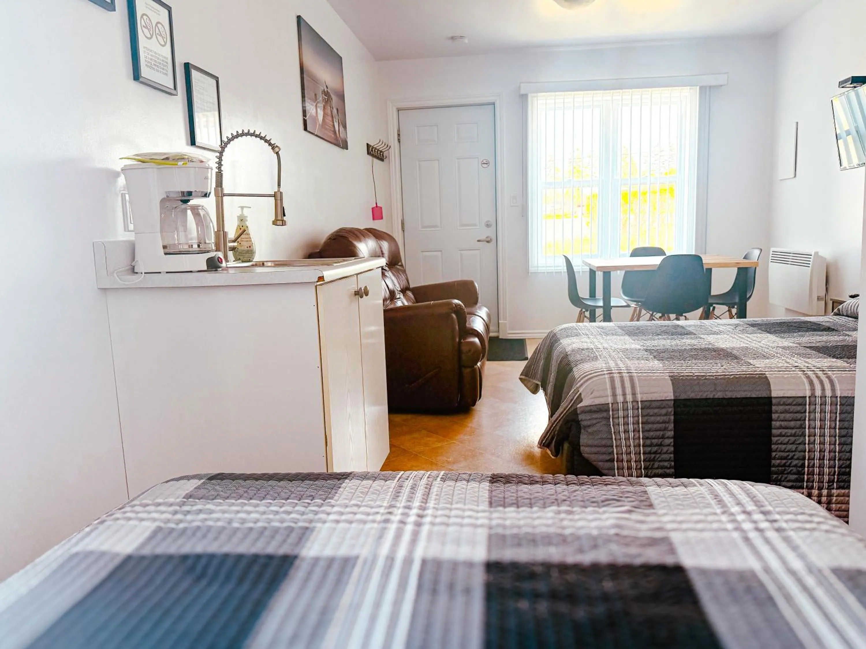 Photo of the whole room, Bed in Les studios de la mer