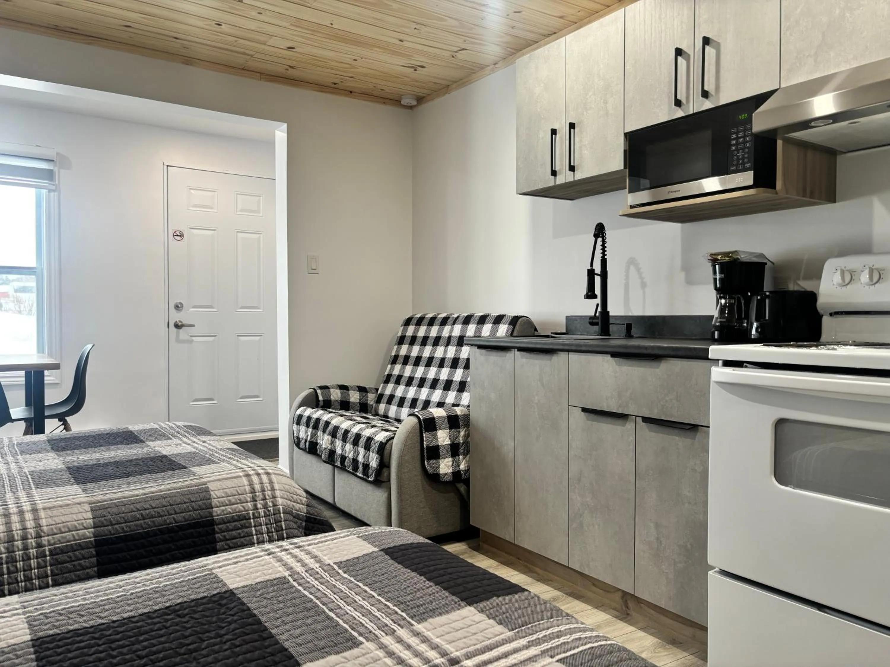 Photo of the whole room, Bed in Les studios de la mer