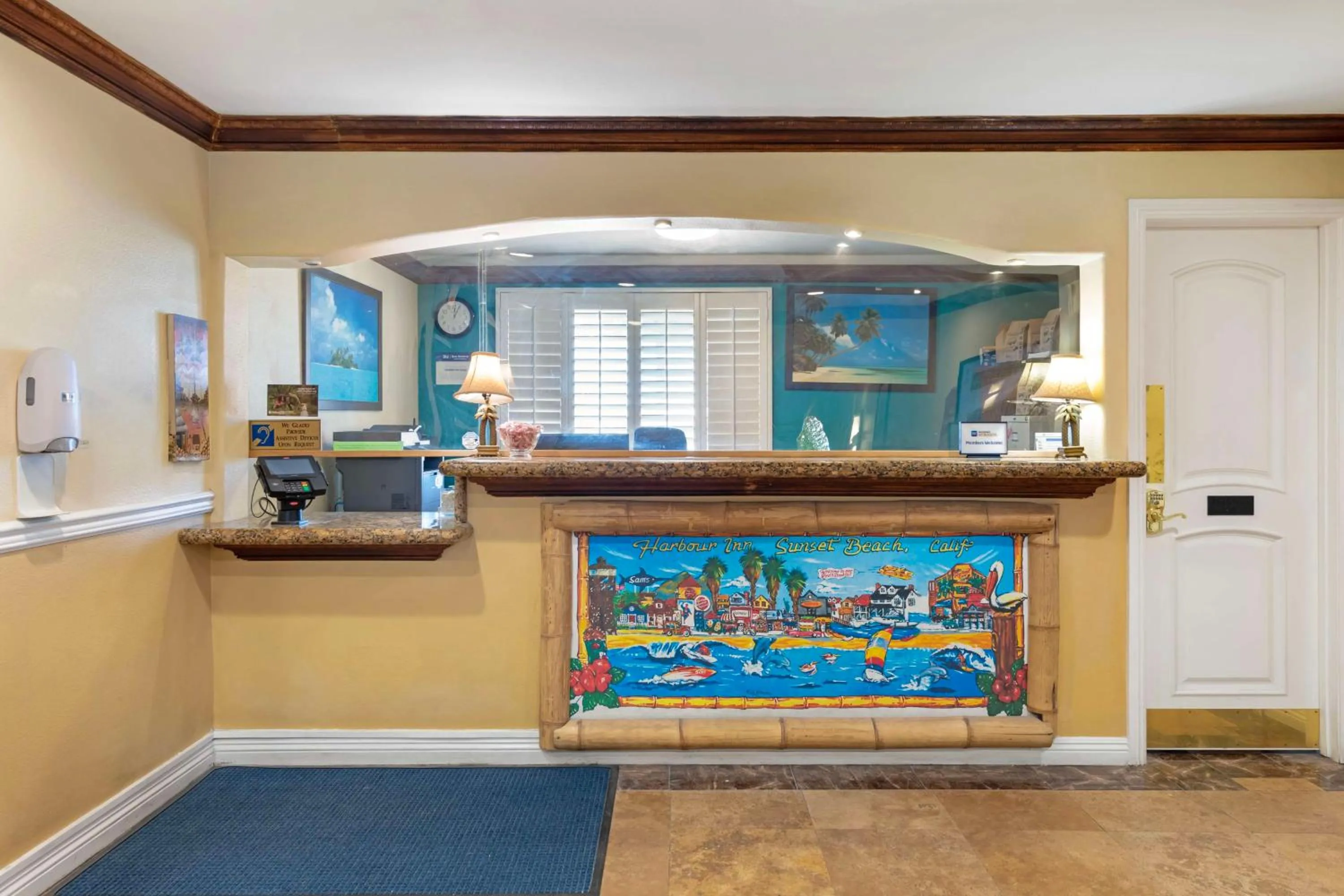 Lobby or reception in Best Western Harbour Inn & Suites Huntington - Sunset Beach