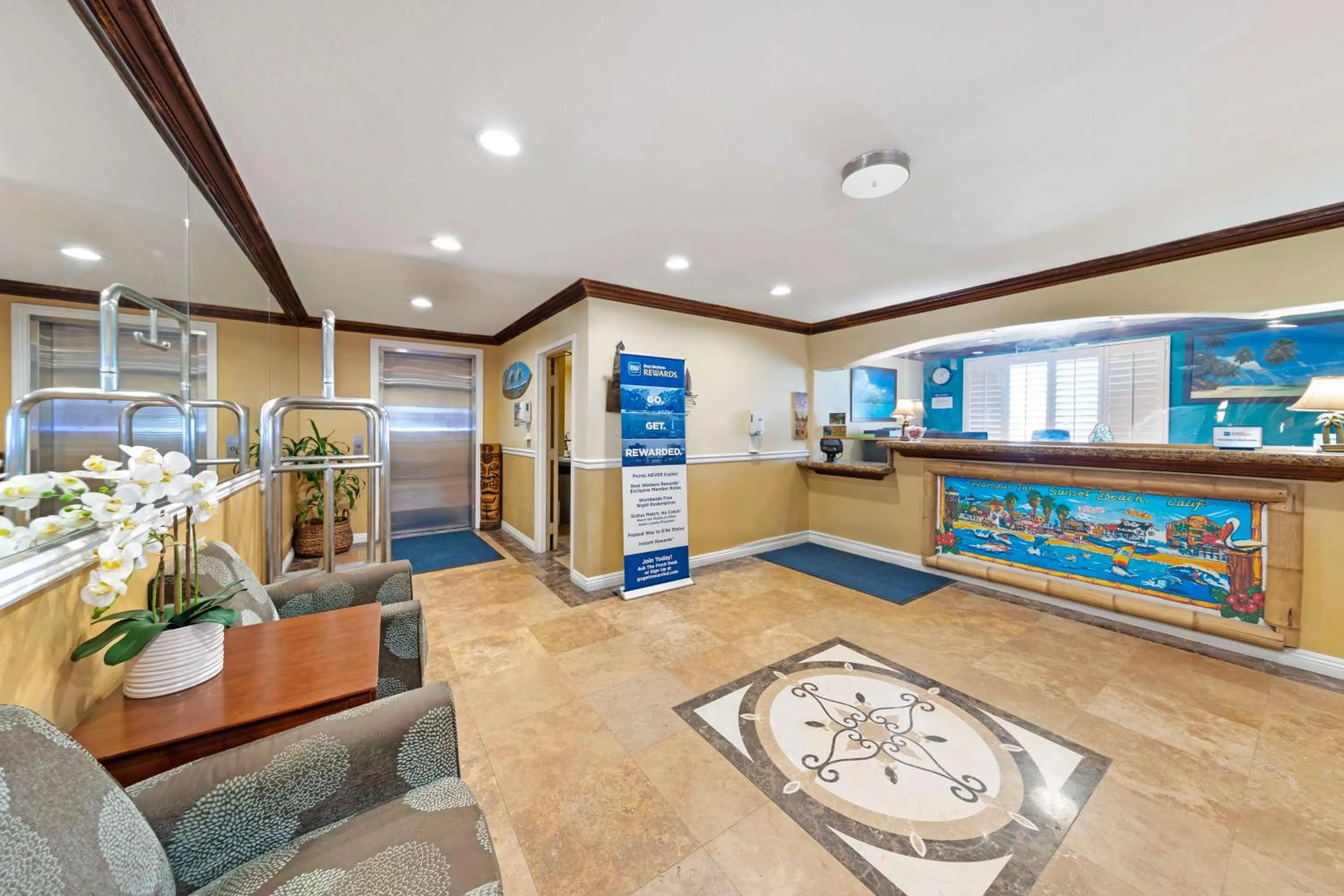 Lobby or reception in Best Western Harbour Inn & Suites Huntington - Sunset Beach