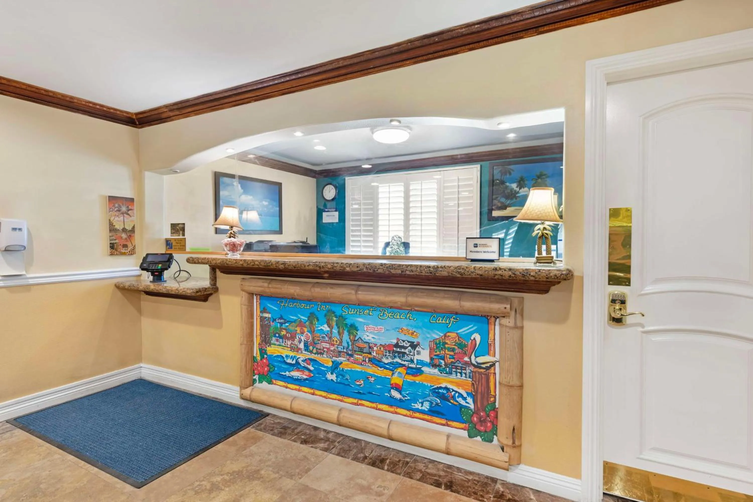 Lobby or reception in Best Western Harbour Inn & Suites Huntington - Sunset Beach
