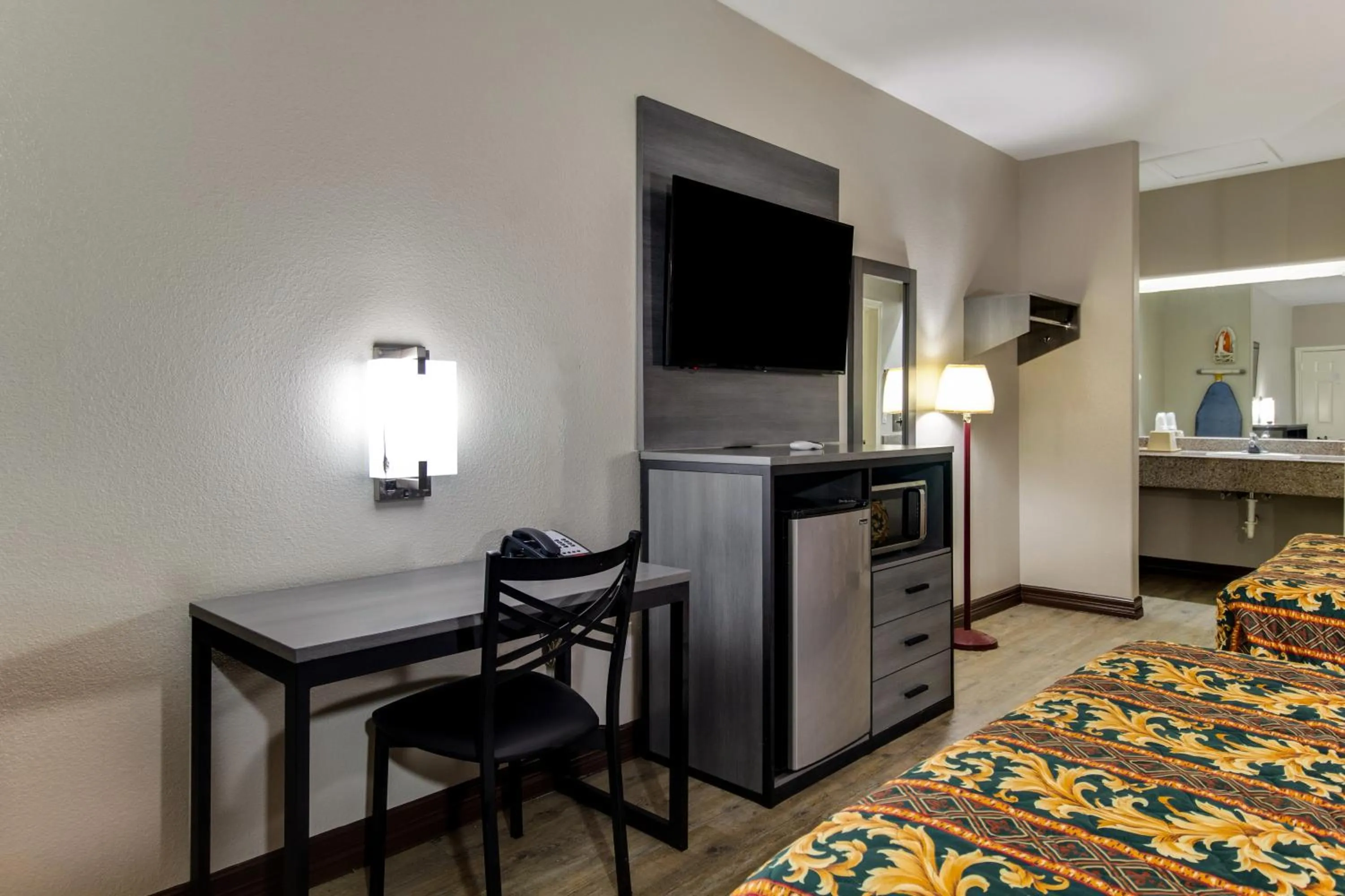 TV/Entertainment Center in Executive Inn & Suites
