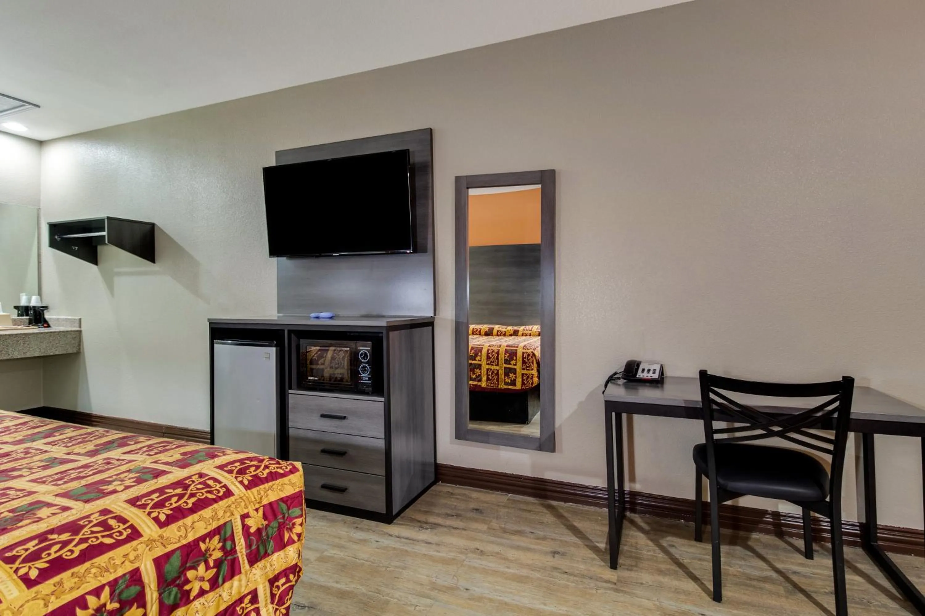 TV/Entertainment Center in Executive Inn & Suites