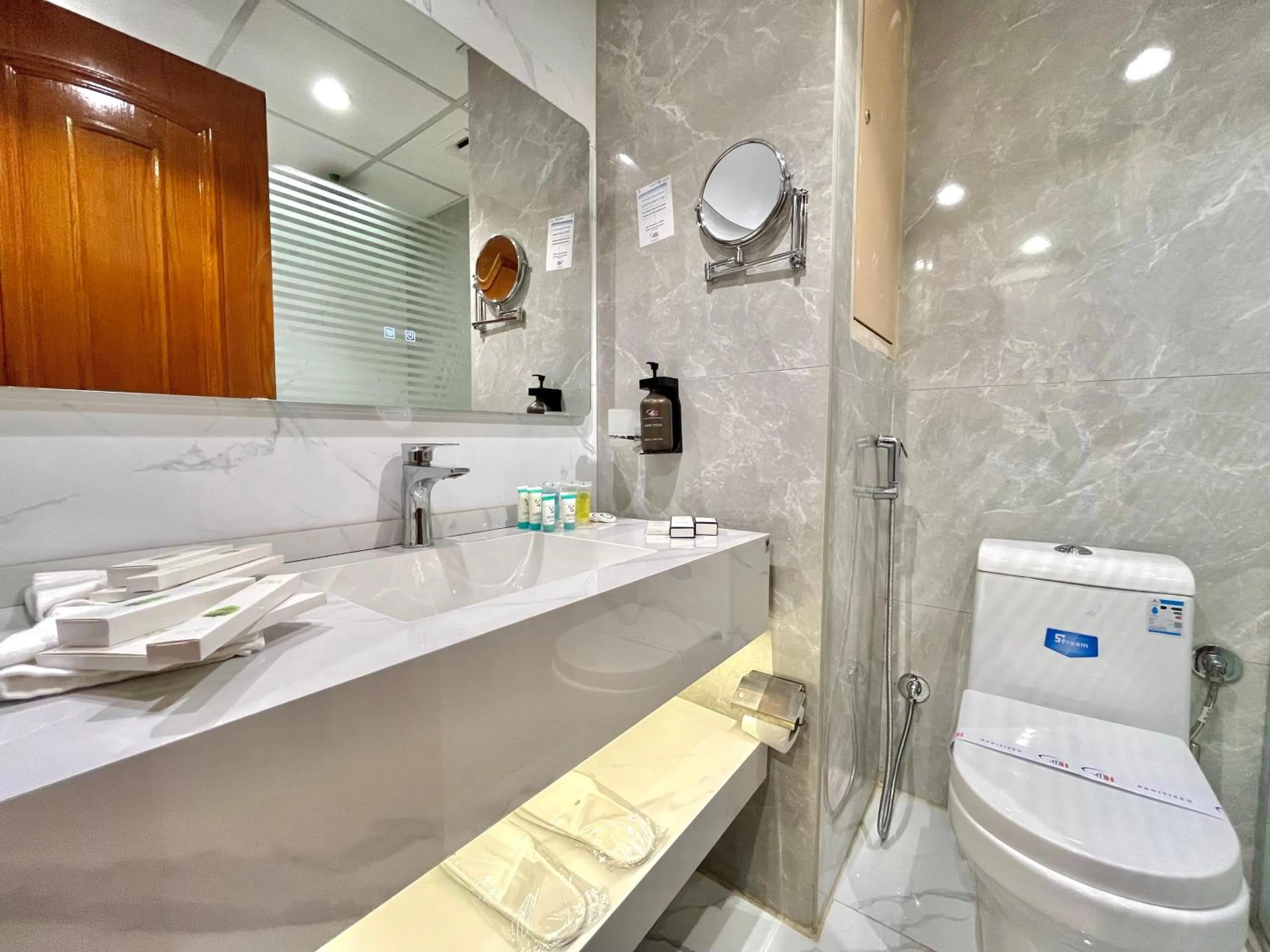 Bathroom in Zowar Alalami Hotel