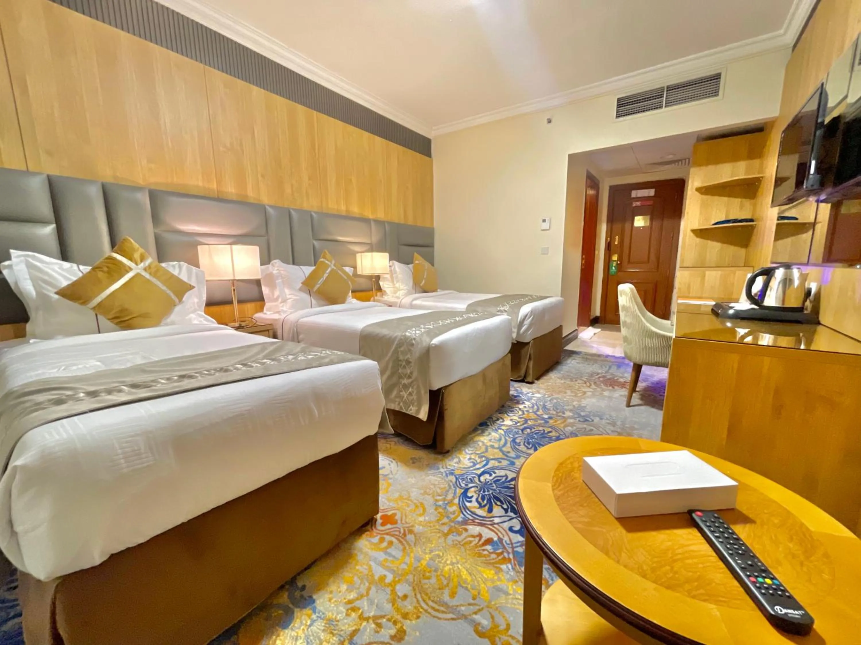 Photo of the whole room, Bed in Zowar Alalami Hotel