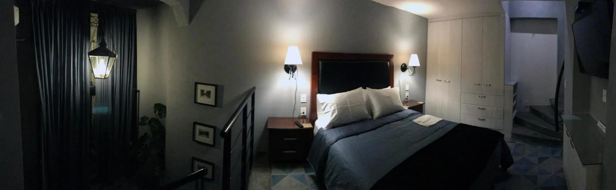 Photo of the whole room, Bed in Colonia Americana Two Level Loft