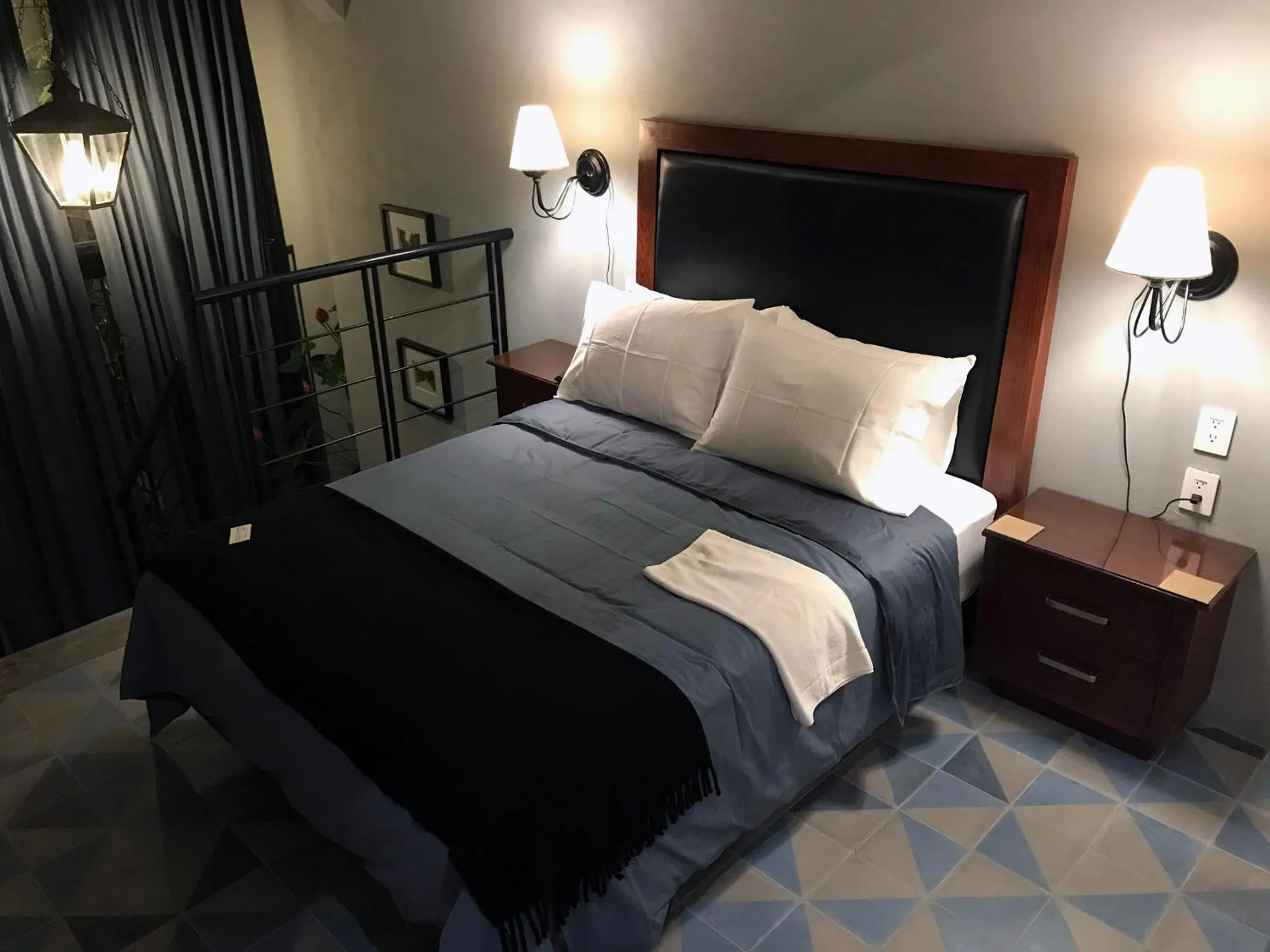 Photo of the whole room, Bed in Colonia Americana Two Level Loft