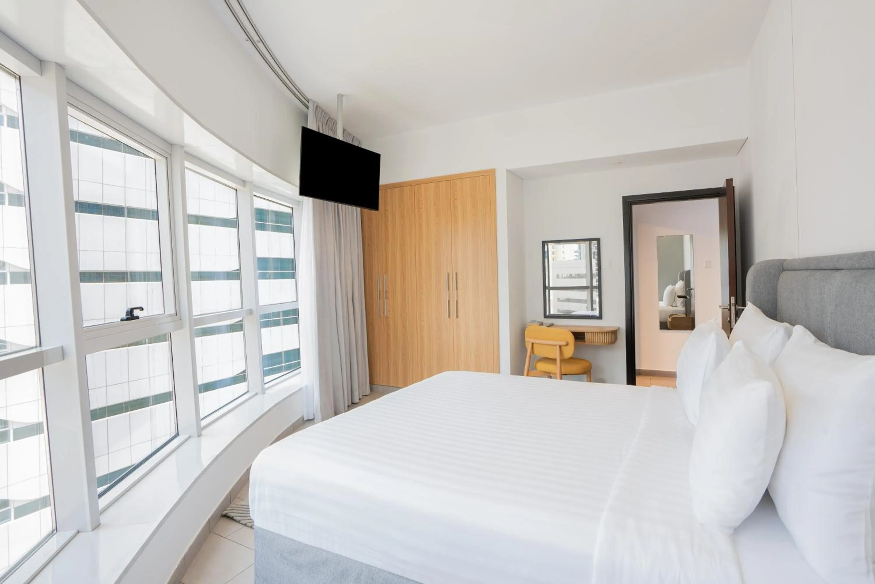 Bedroom, Bed in Citadines Metro Central Dubai