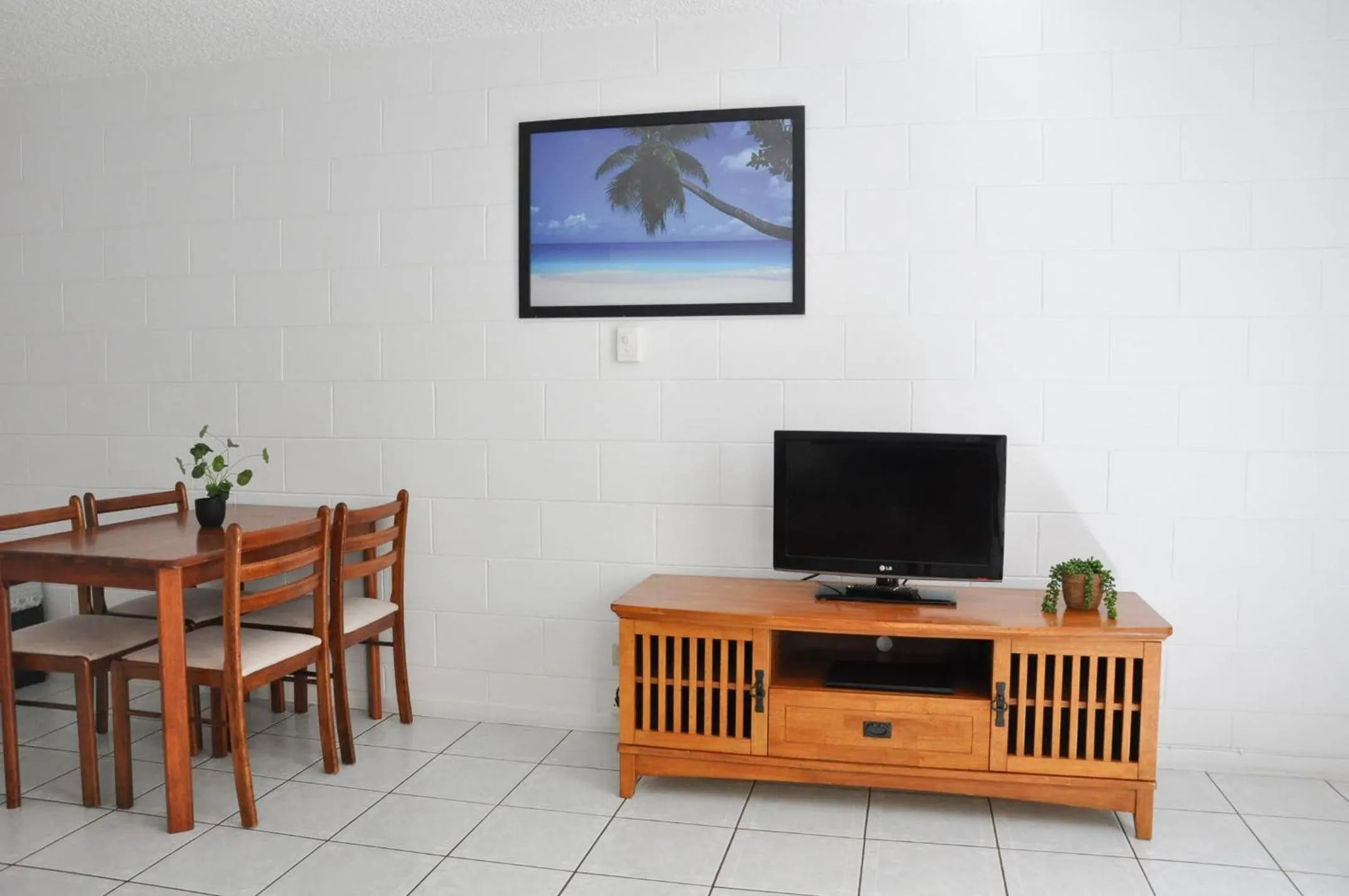Communal lounge/ TV room in Palm Waters Holiday Villas
