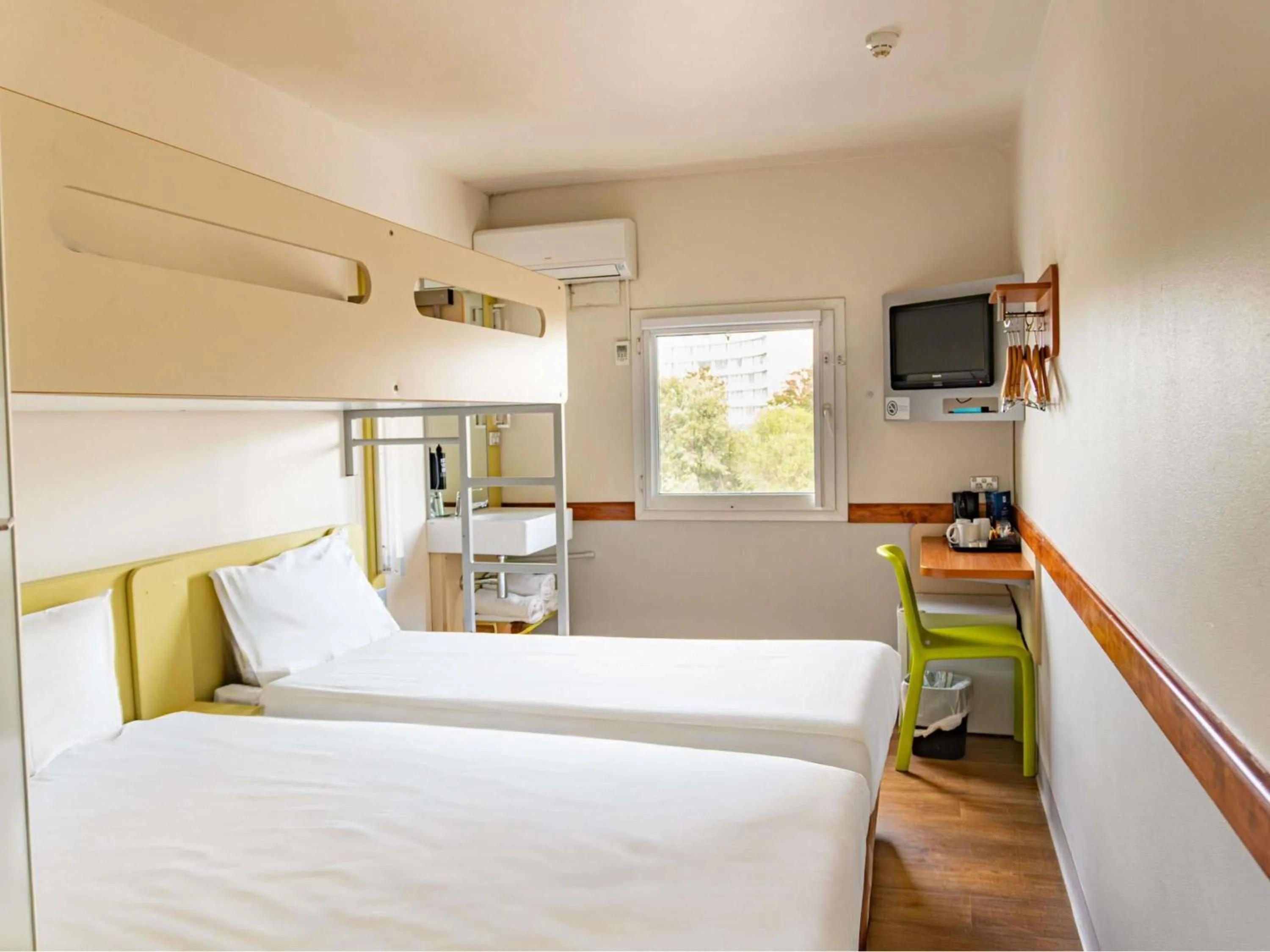 Bedroom, Bed in ibis Budget - Melbourne Airport