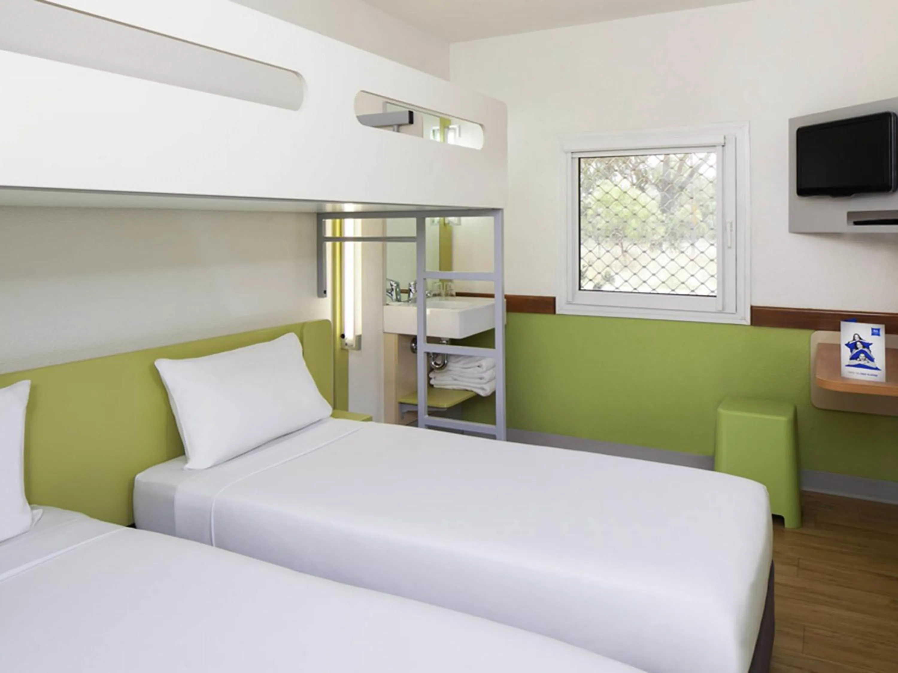 Bedroom, Bed in ibis Budget - Melbourne Airport