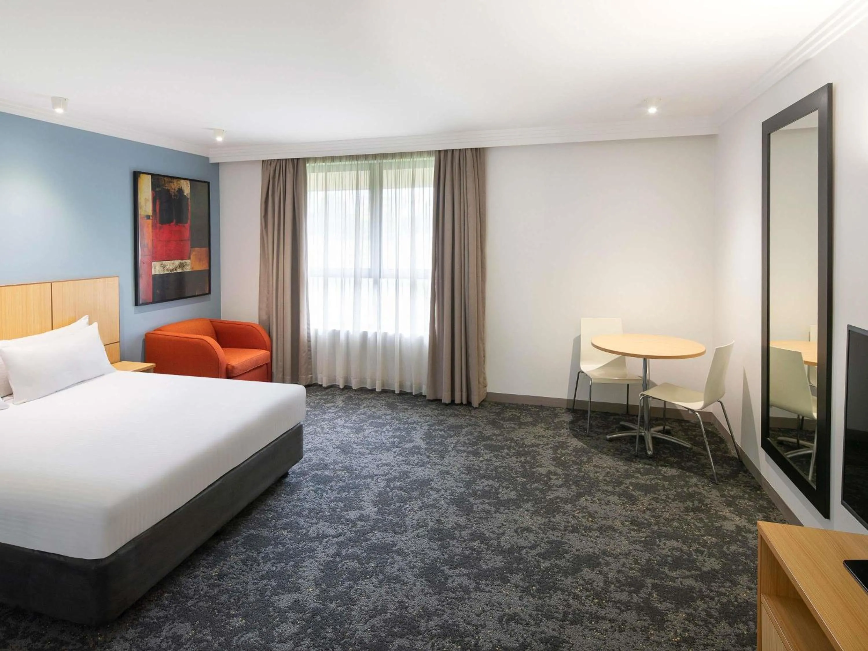 Bedroom, Bed in Mercure Brisbane Garden City