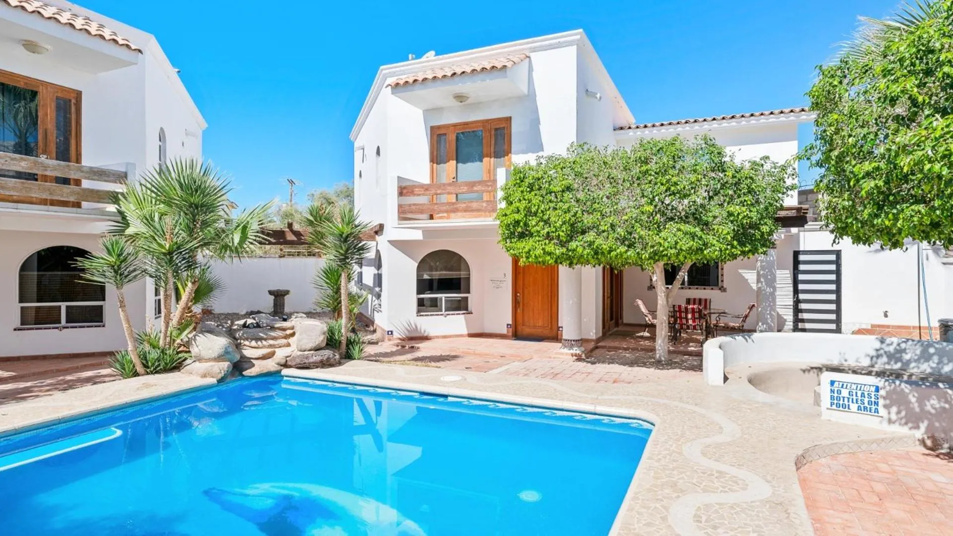 Swimming pool in Villa Relax 1 by Kivoya