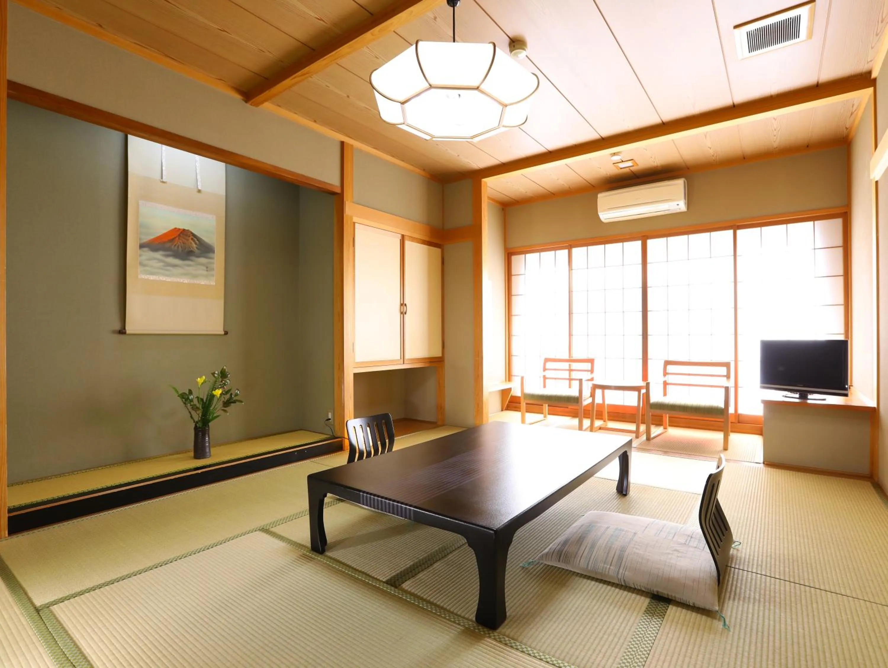 Photo of the whole room in Ogiwarakan