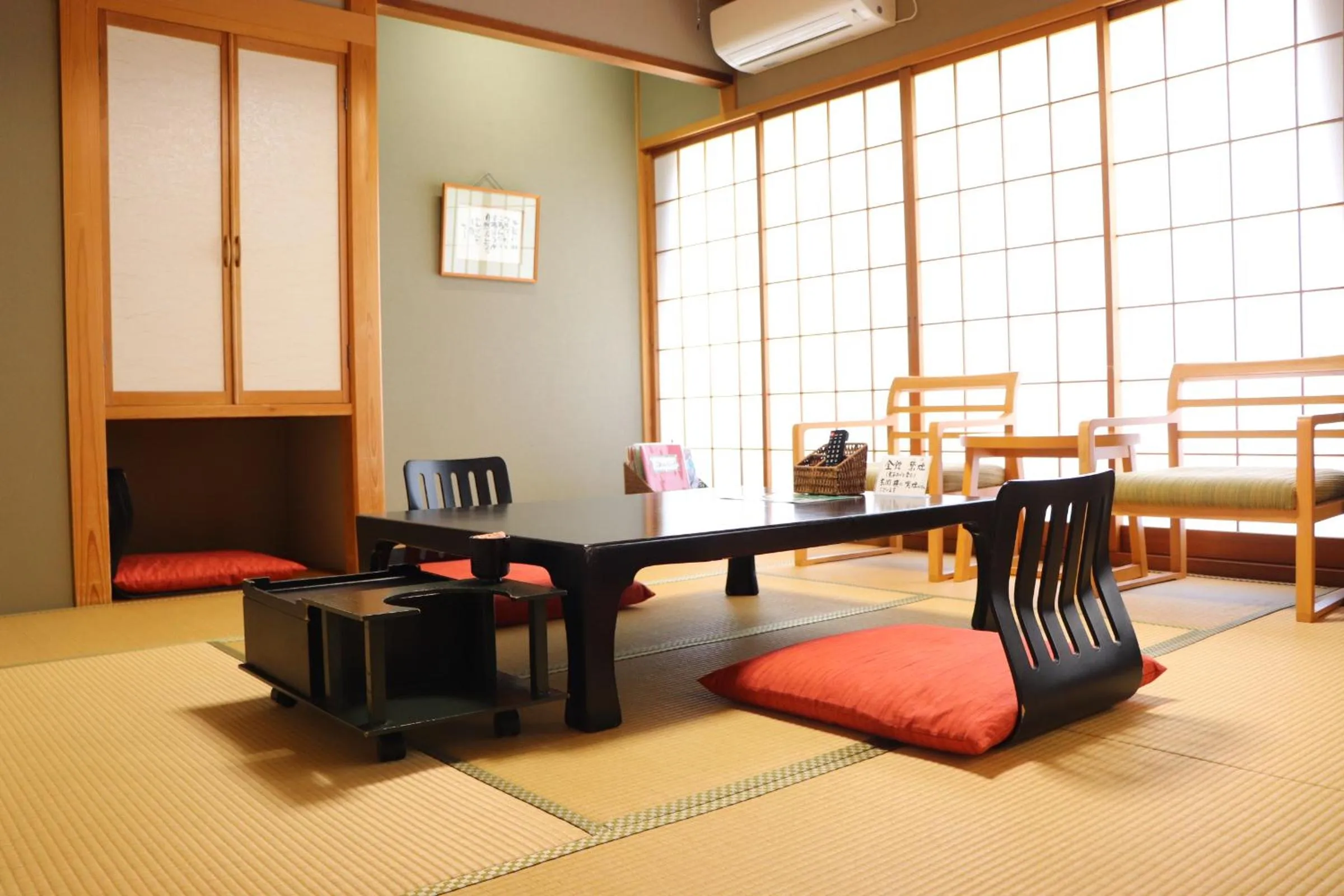 Photo of the whole room in Ogiwarakan