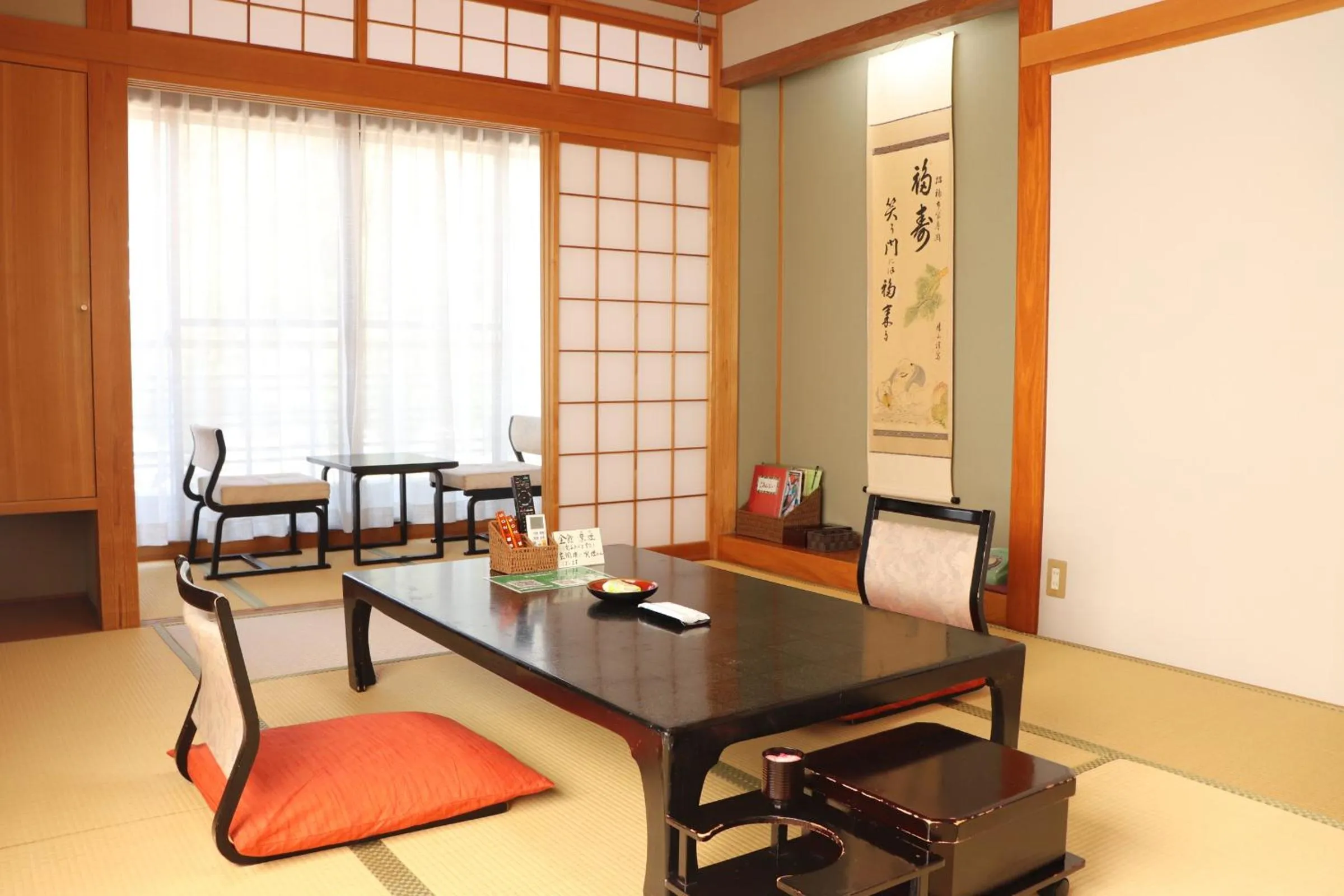 Photo of the whole room in Ogiwarakan