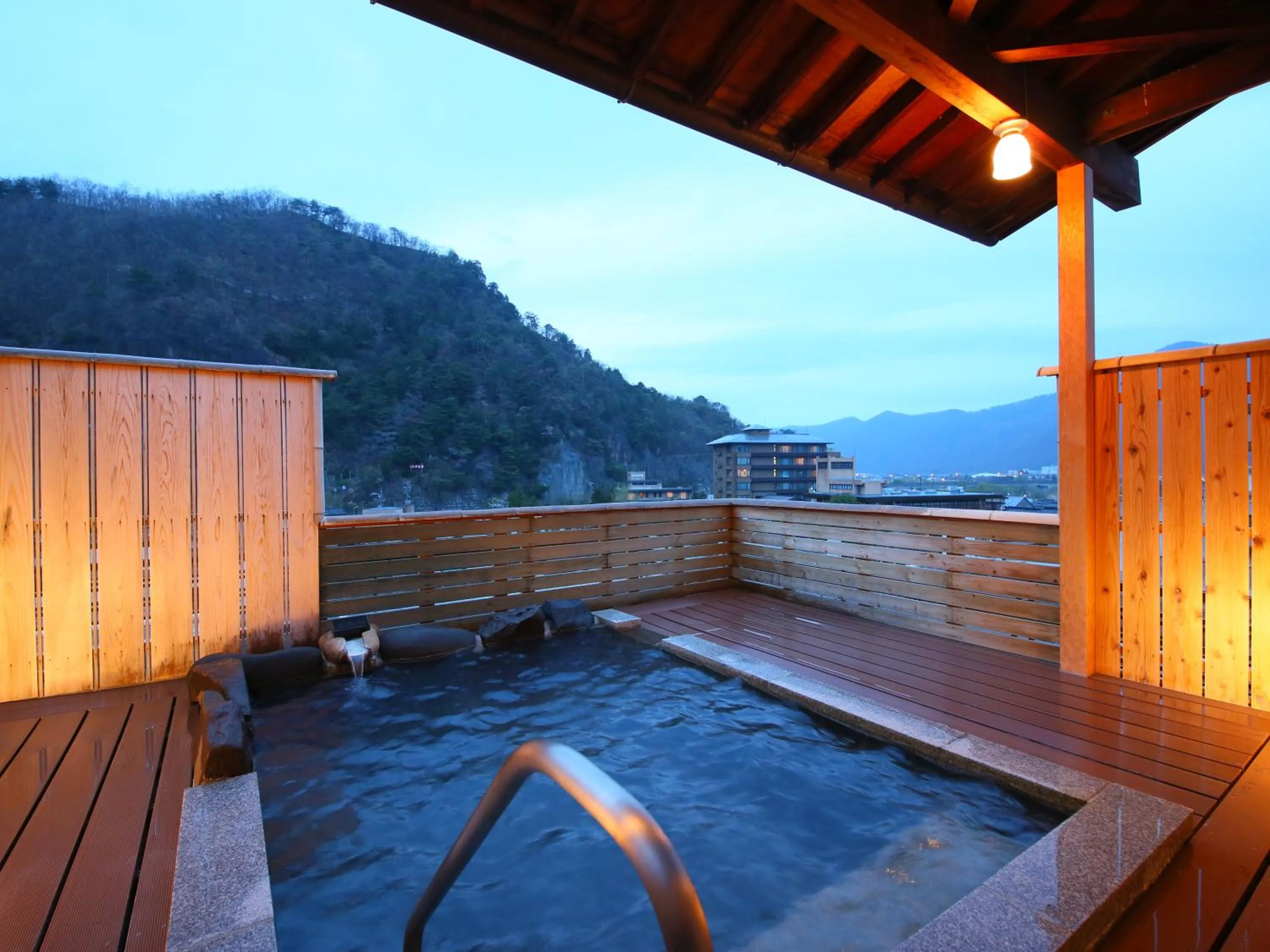 Hot Spring Bath in Ogiwarakan