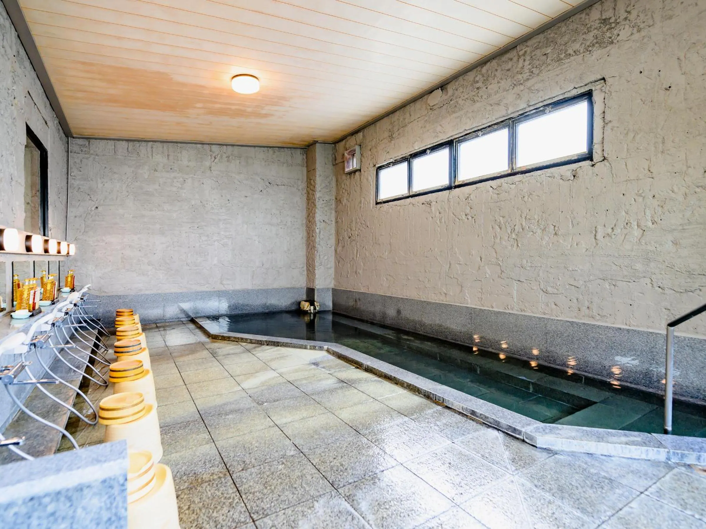 Hot Spring Bath in Ogiwarakan