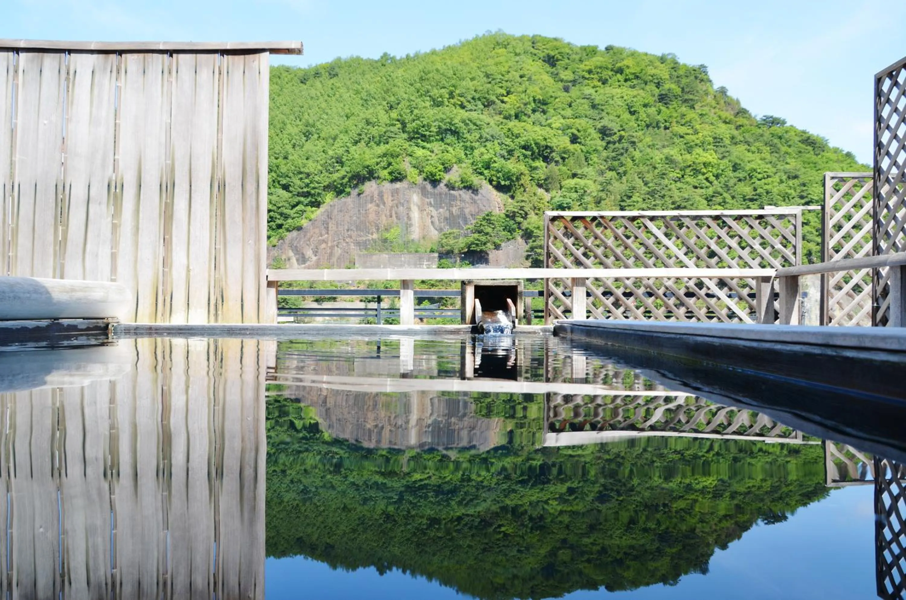 Hot Spring Bath in Ogiwarakan