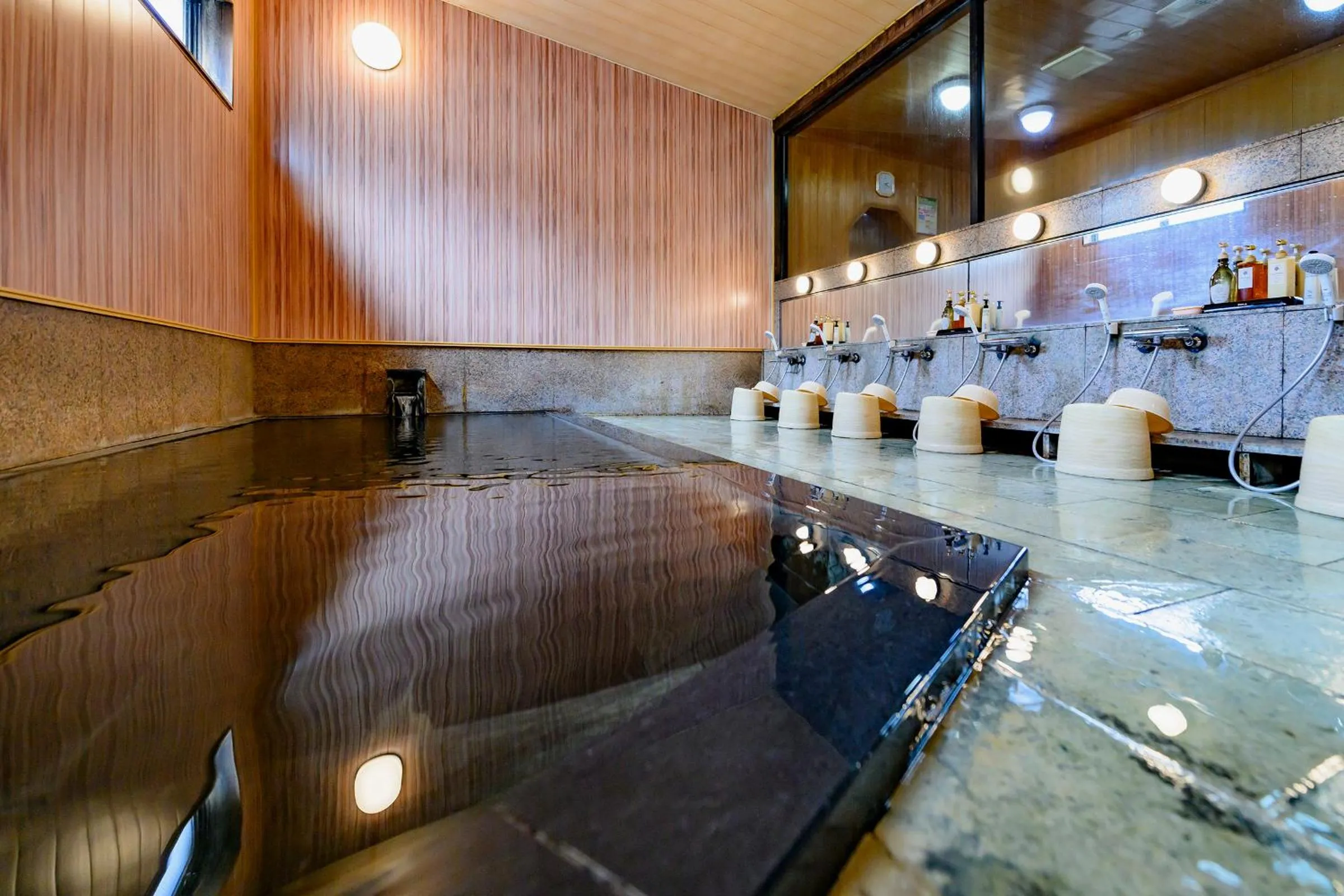 Hot Spring Bath in Ogiwarakan