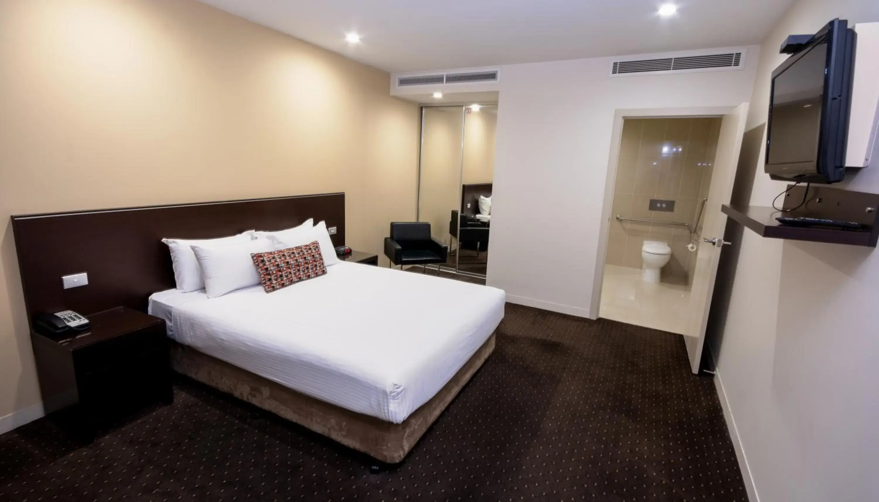 Superior Queen Room - Disability Access in Atlantis Hotel Melbourne Superior Queen Room - Disability Access in Atlantis Hotel Melbourne