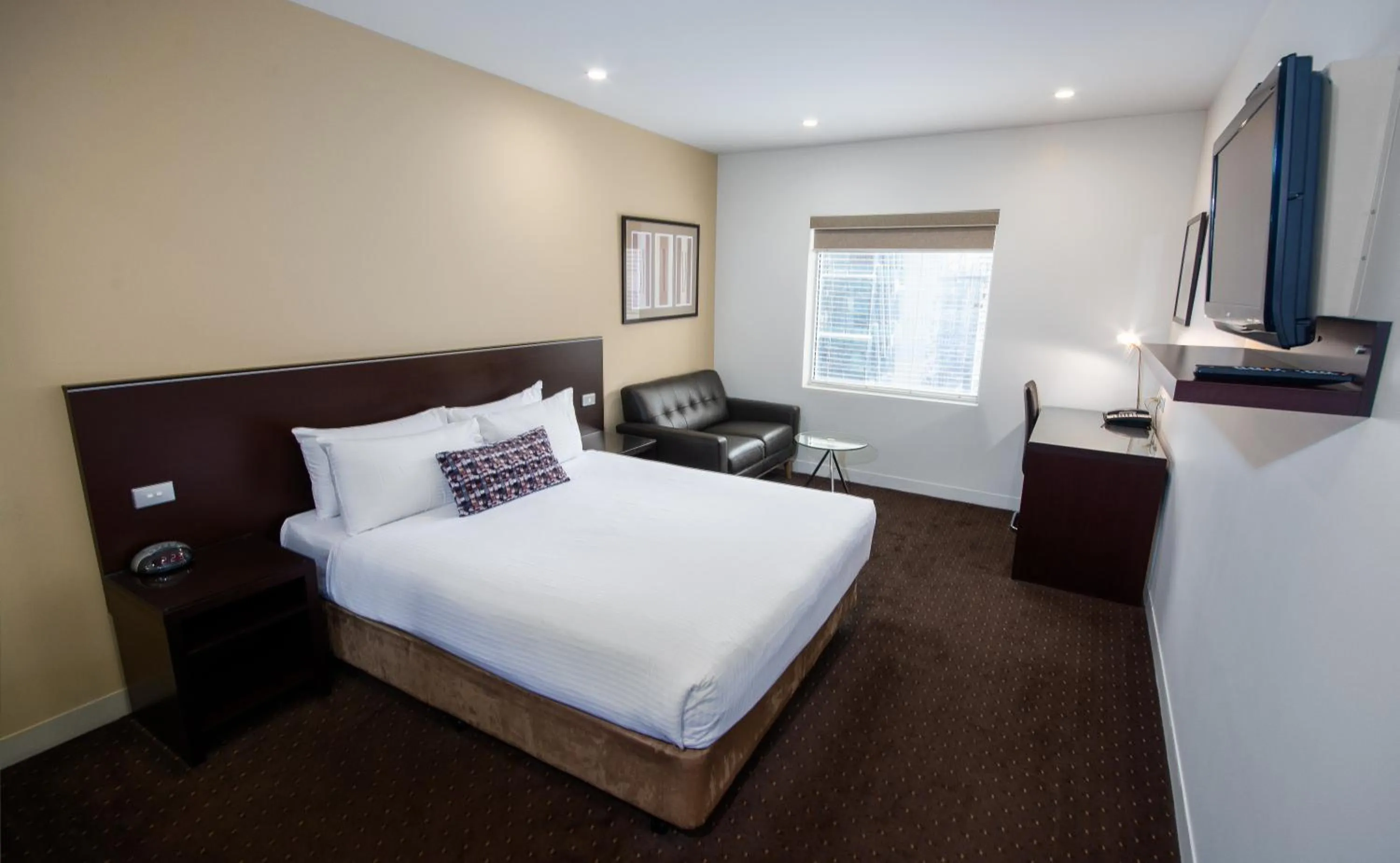 Bed in Atlantis Hotel Melbourne