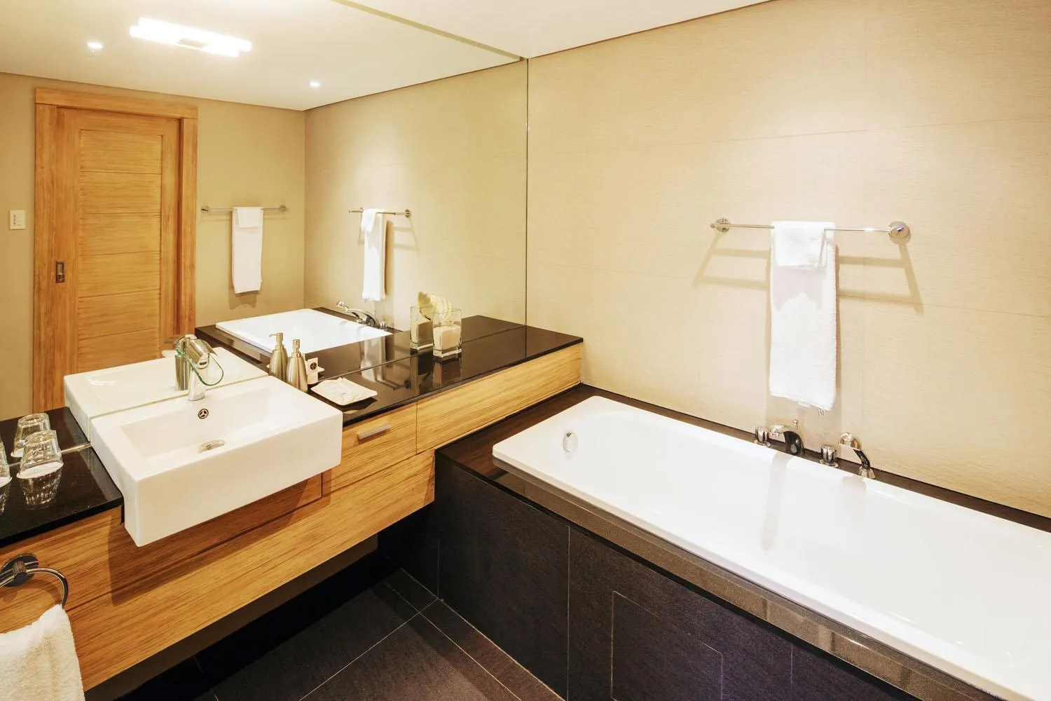 Bath, Bed in Villa Caemilla Beach Boutique Hotel