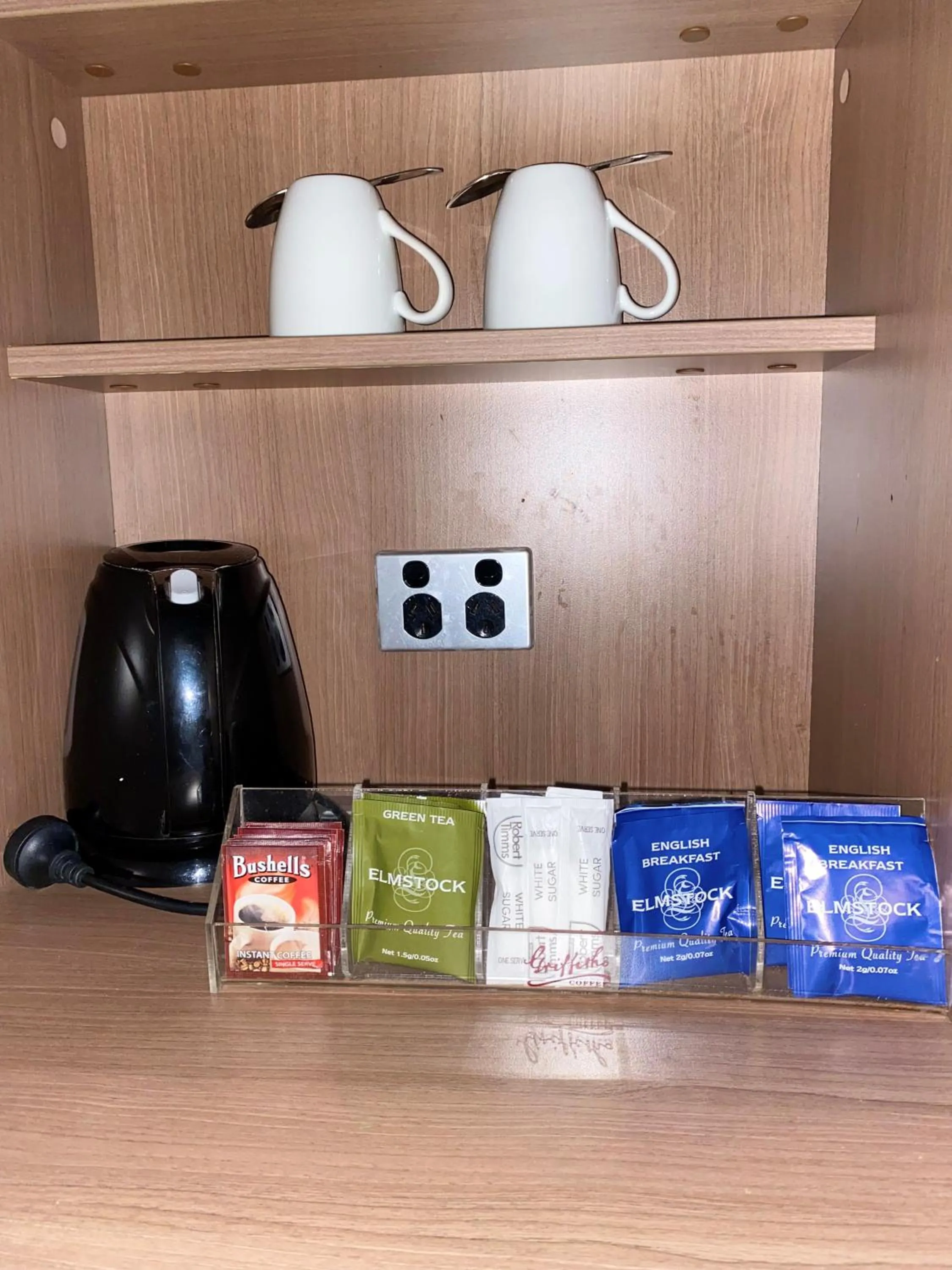 Coffee/tea facilities in Quality Hotel Ambassador Perth