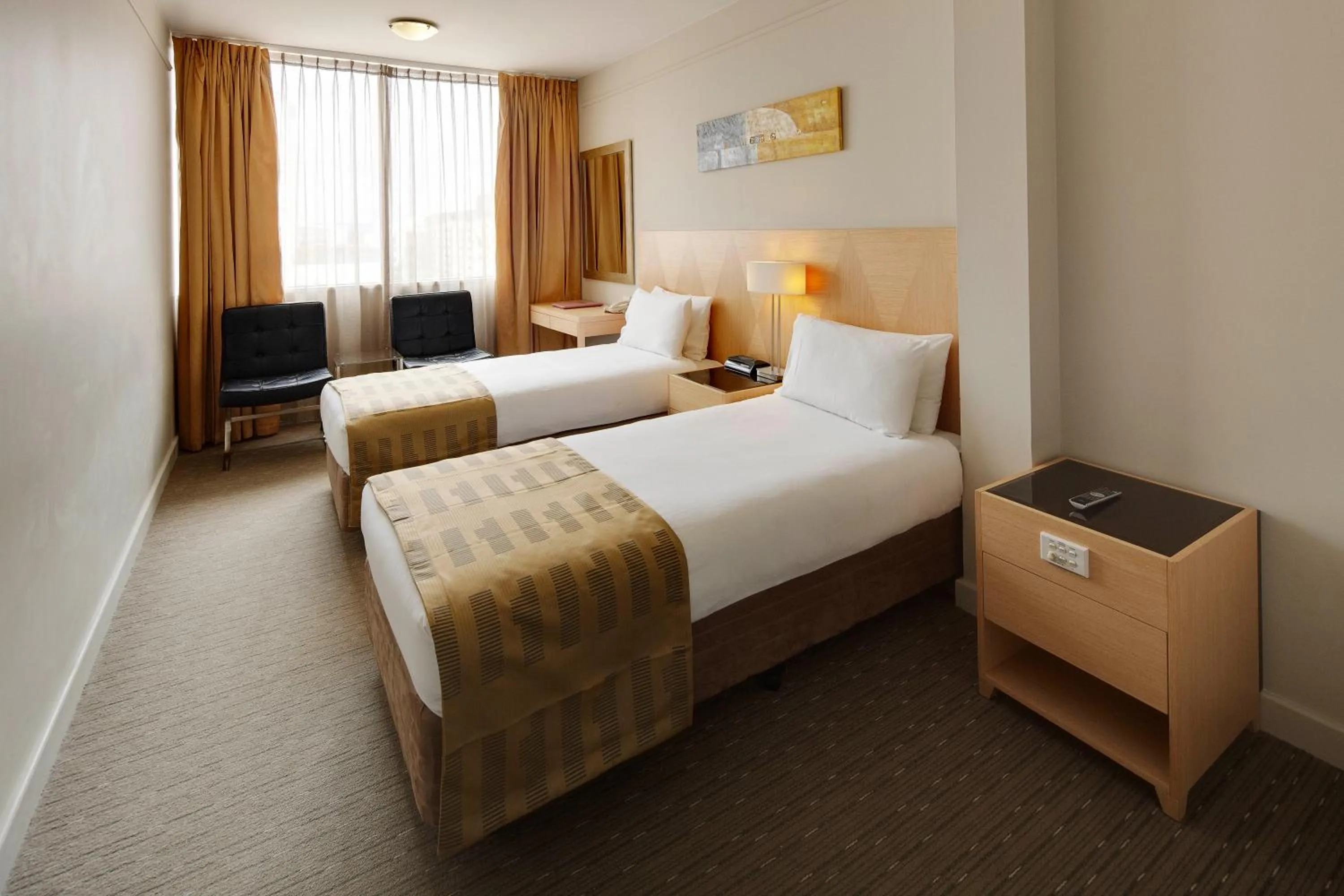 Bed in Quality Hotel Ambassador Perth