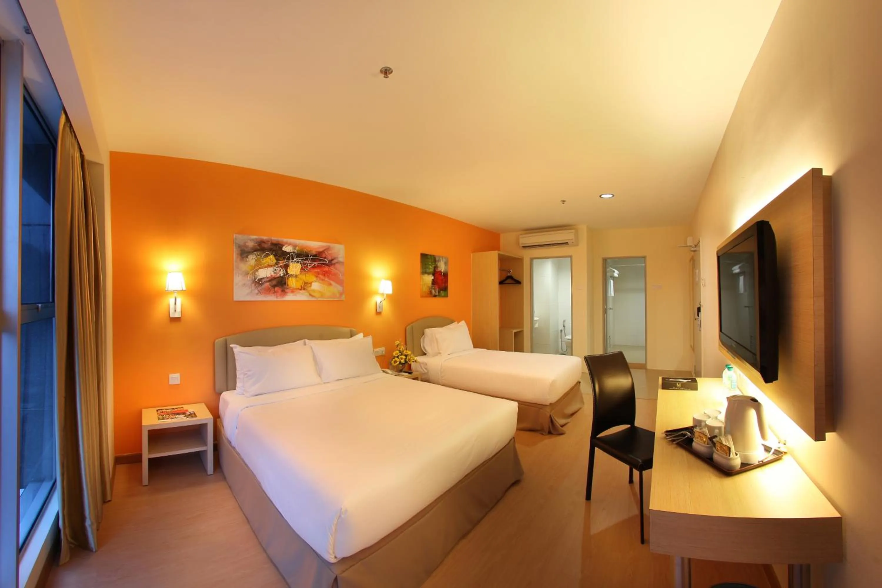 Photo of the whole room, Bed in Hotel Min Cott