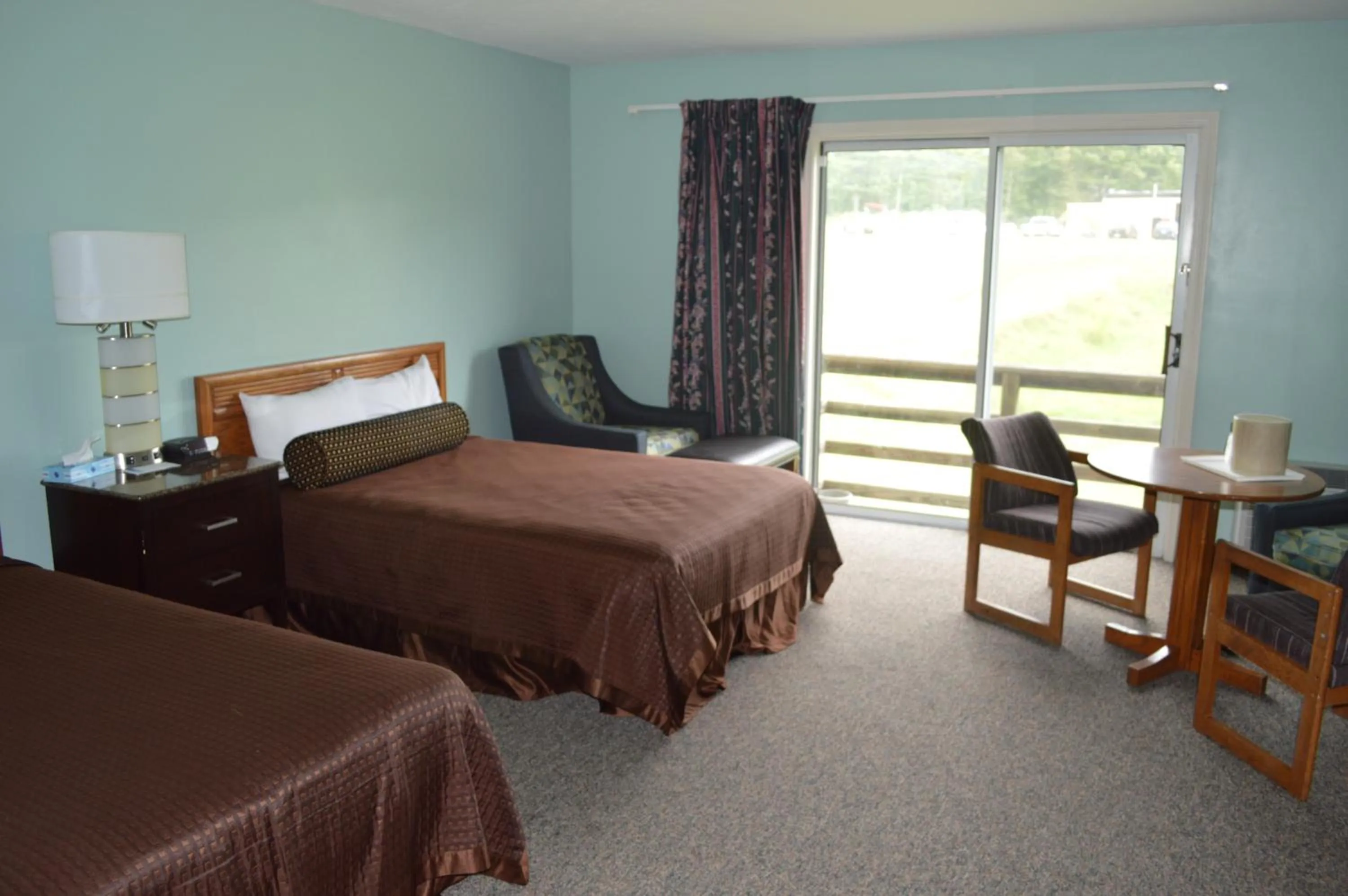 Bed in Copper Lantern Motor Lodge