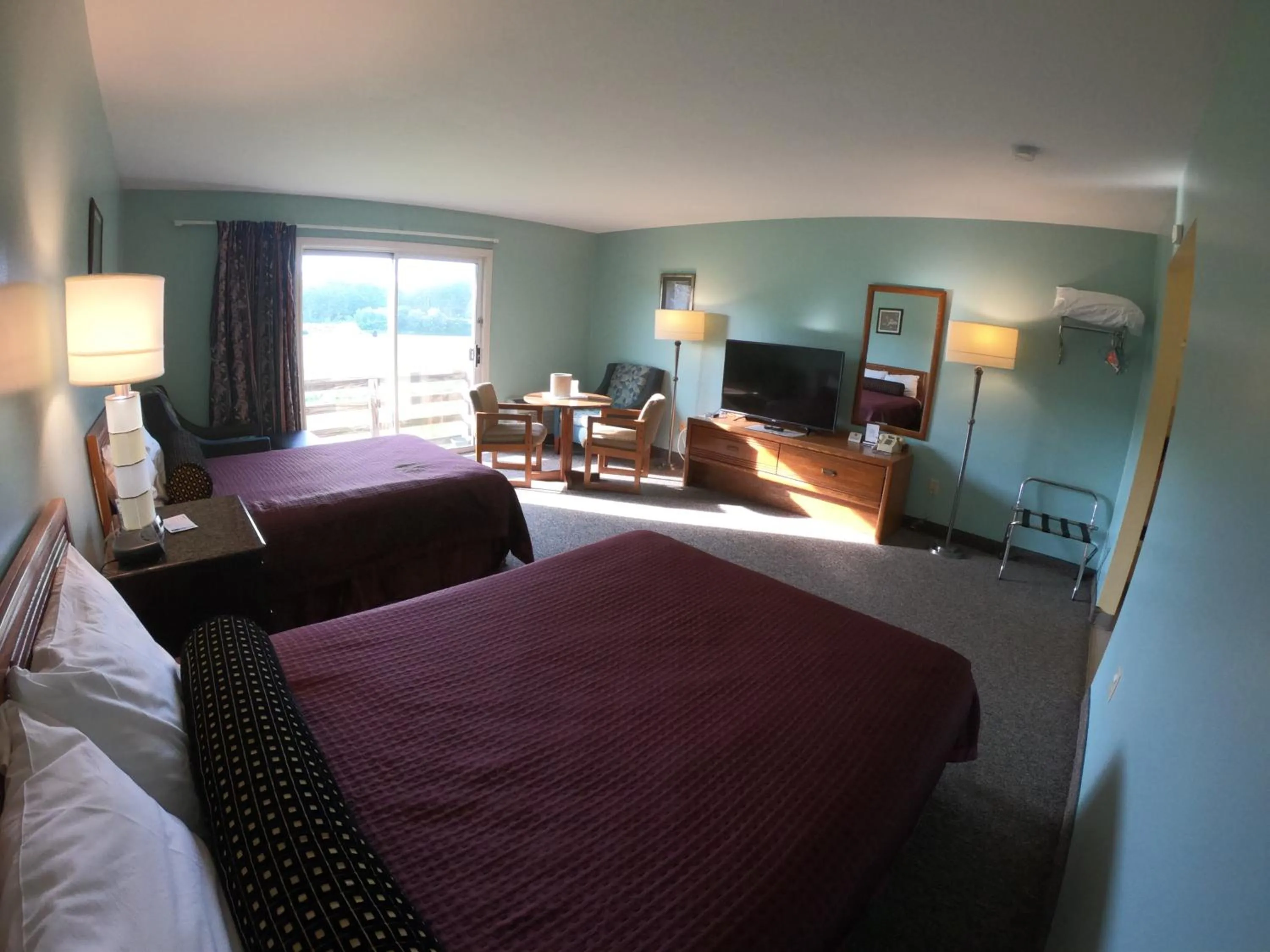 Bed in Copper Lantern Motor Lodge