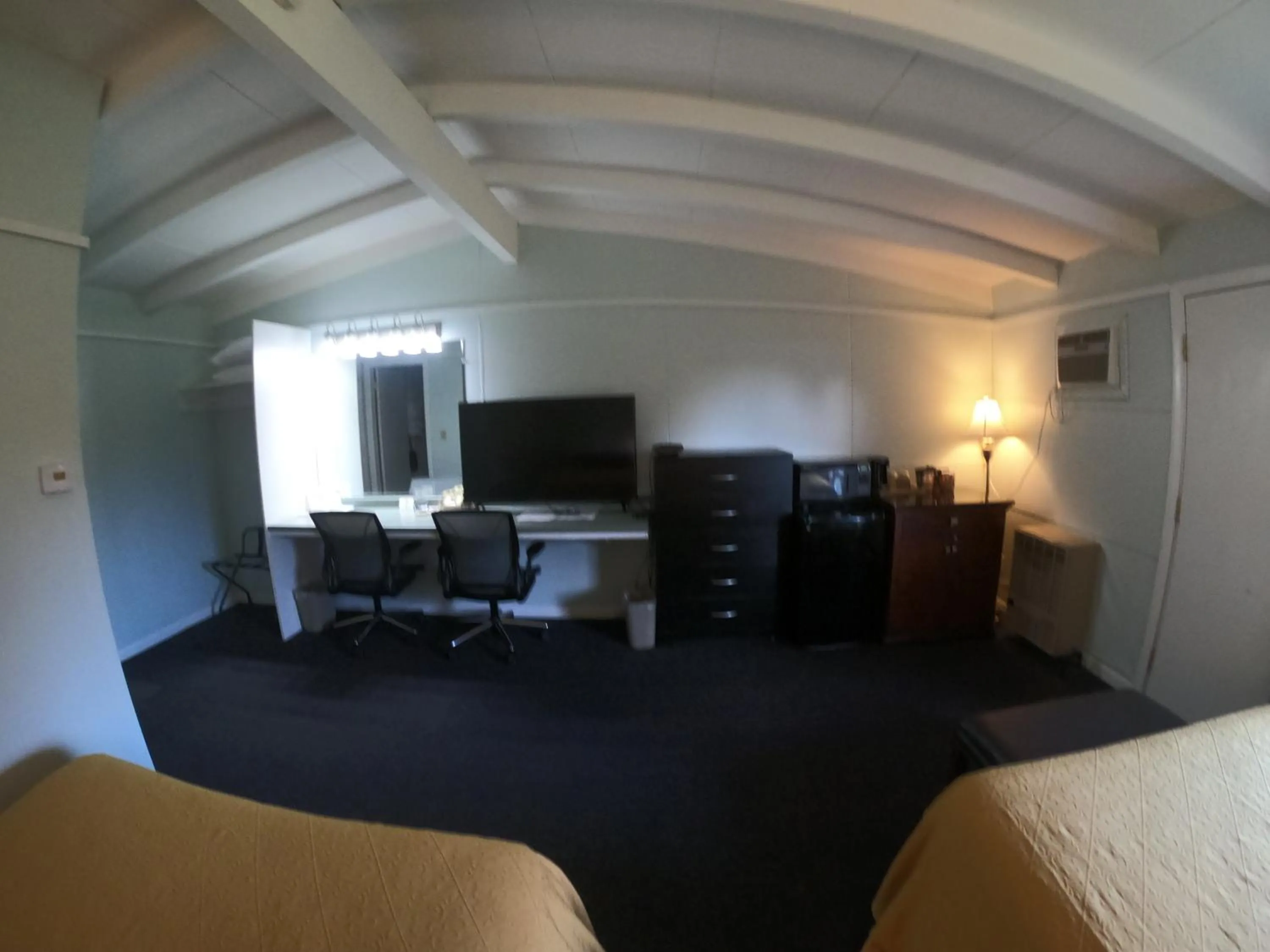 Bed in Copper Lantern Motor Lodge