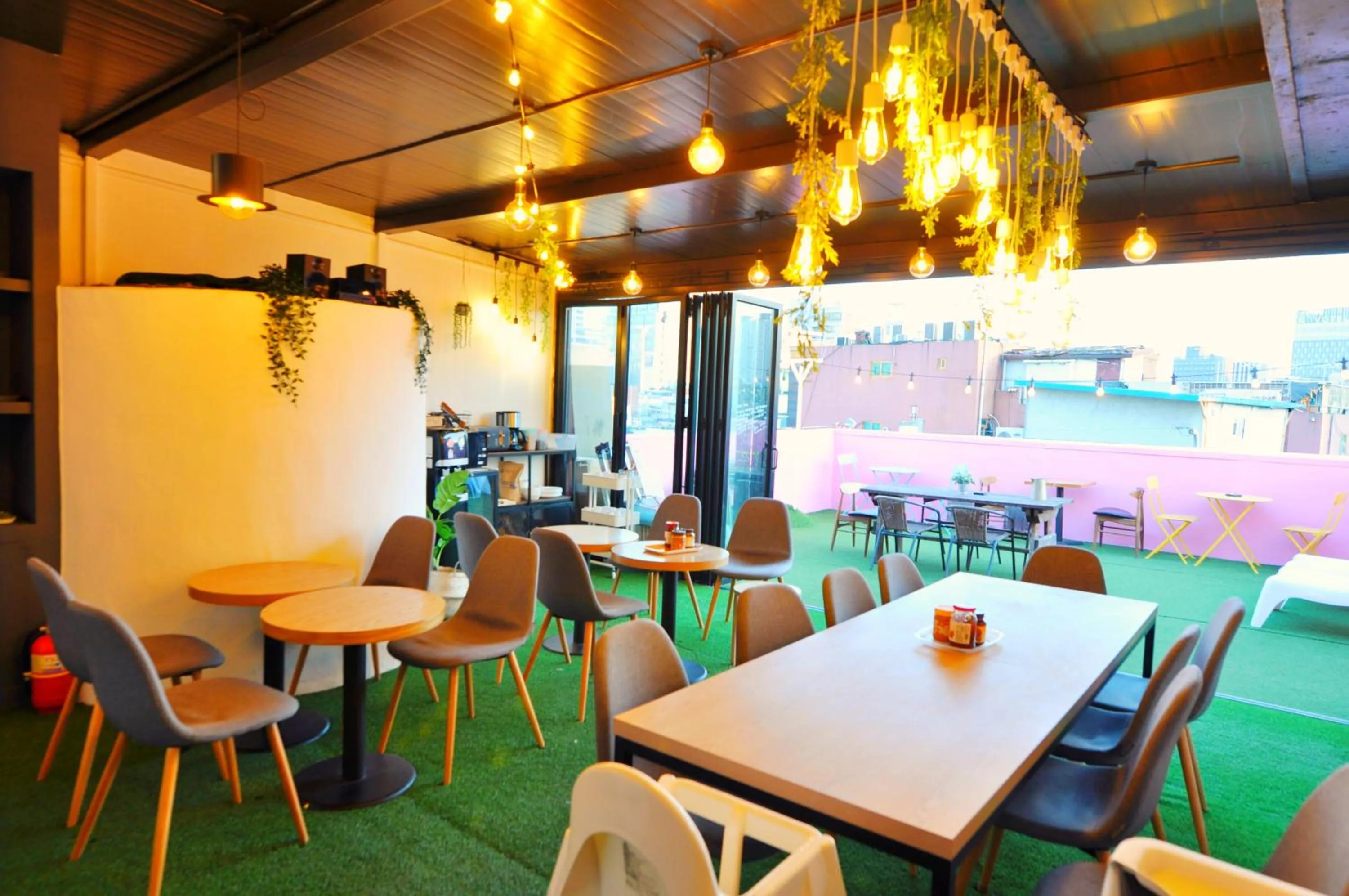 Restaurant/places to eat in OYO Hostel Dongdaemun1