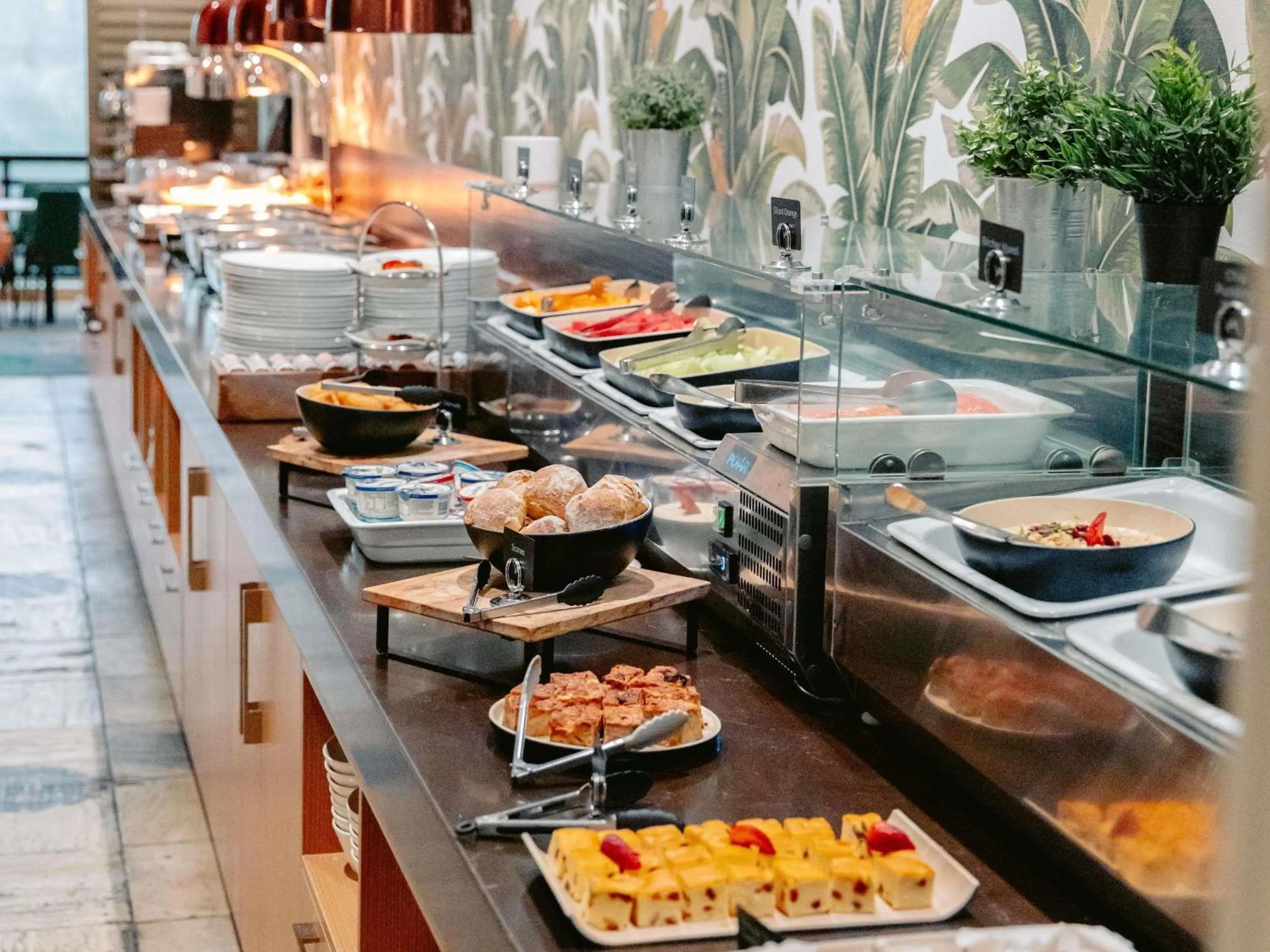 Restaurant/places to eat in Mercure Gold Coast Resort