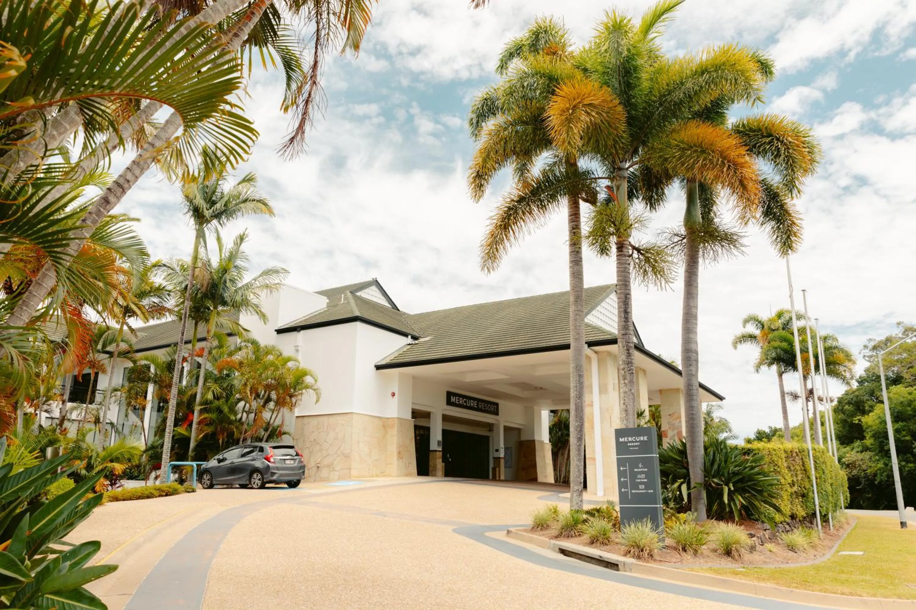 Facade/entrance in Mercure Gold Coast Resort