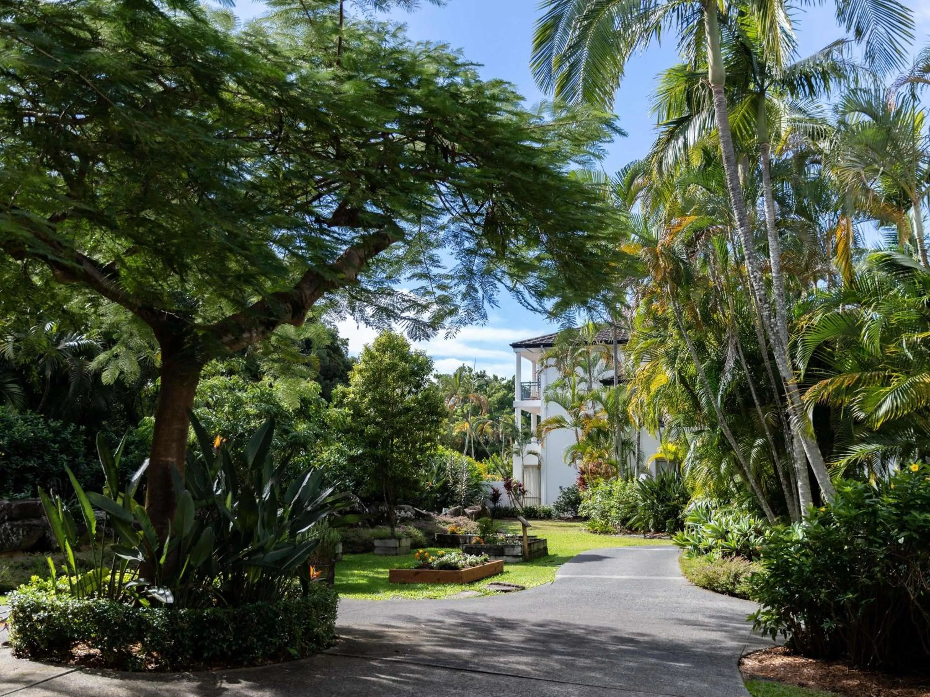 Property building in Mercure Gold Coast Resort