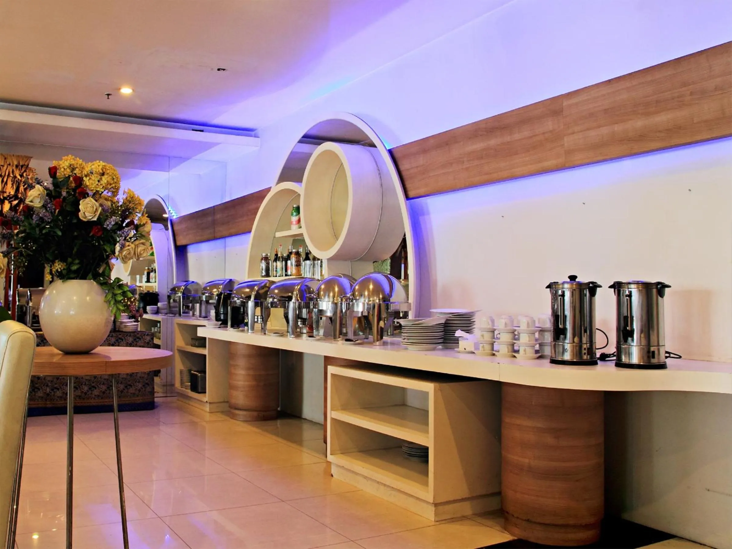 Restaurant/places to eat in Rio City Hotel