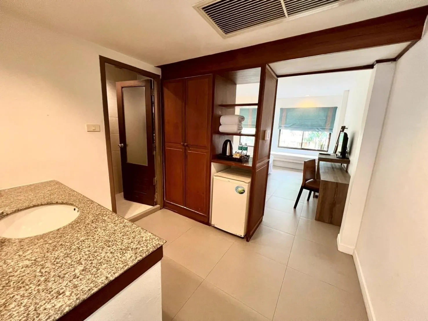 Bedroom, Bed in The Viridian Resort Patong