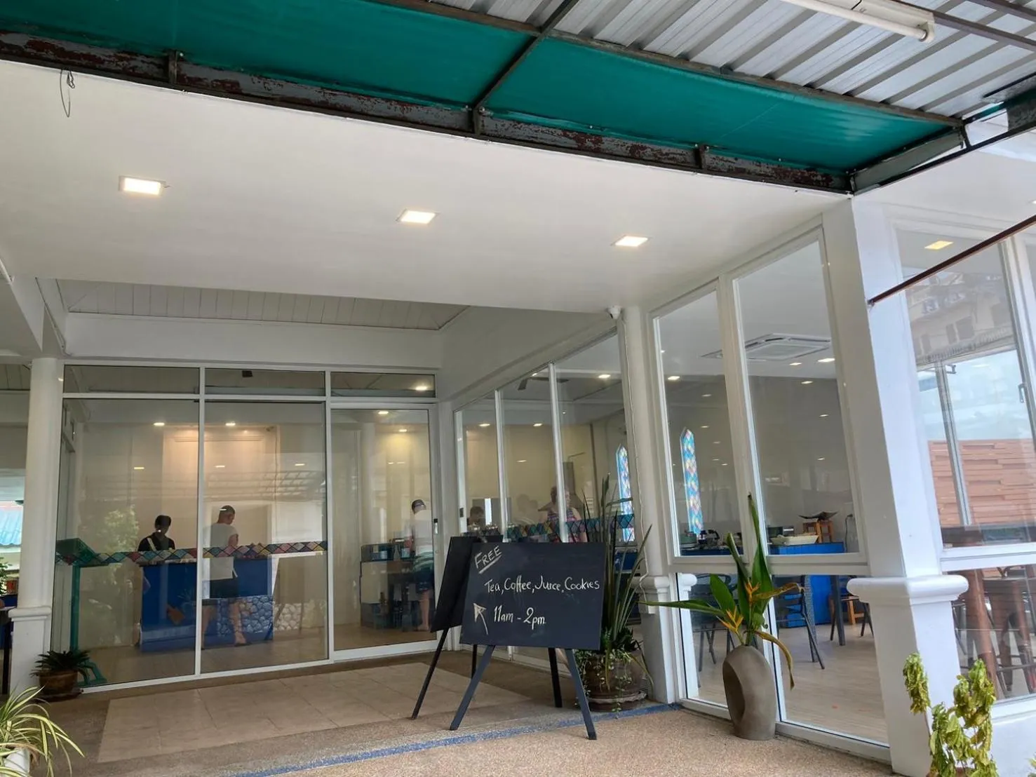 Restaurant/places to eat in The Viridian Resort Patong