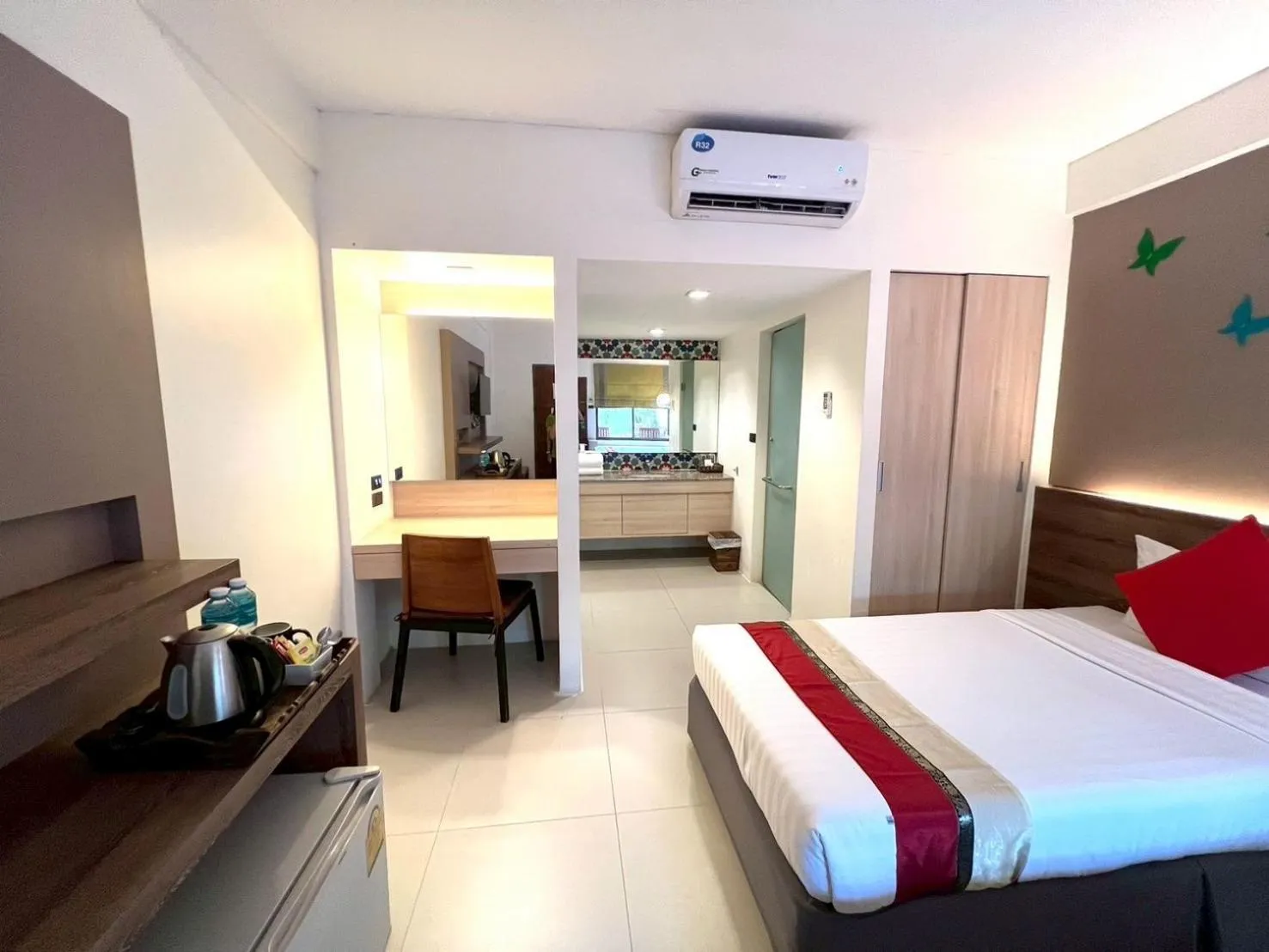 Guests, Bed in The Viridian Resort Patong