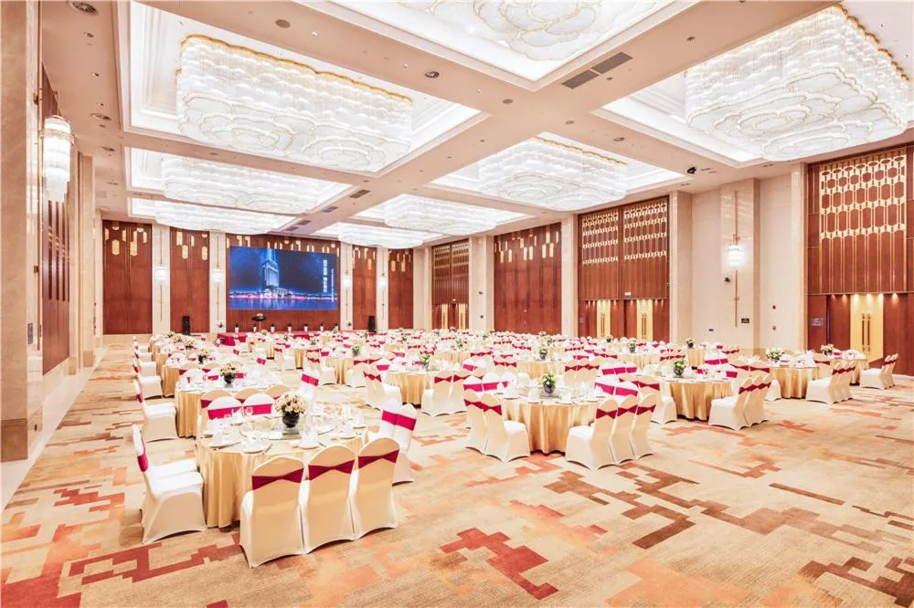 Howard Johnson New District Plaza ZiYang