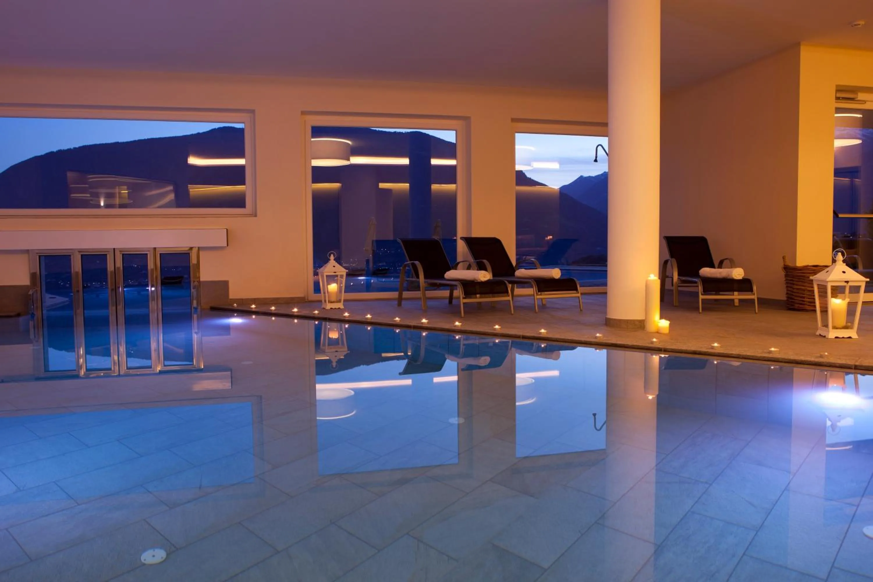 Swimming pool in Hotel Mitterplatt (Schenna Resort)