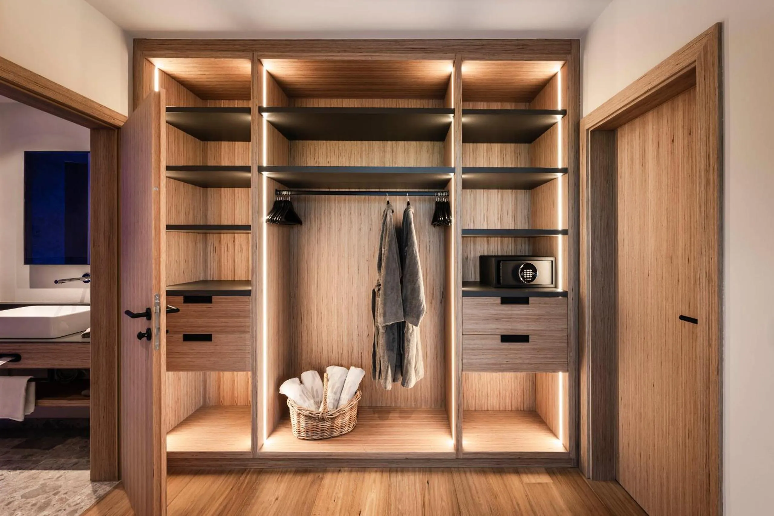 wardrobe, Bed in Hotel Mitterplatt (Schenna Resort)