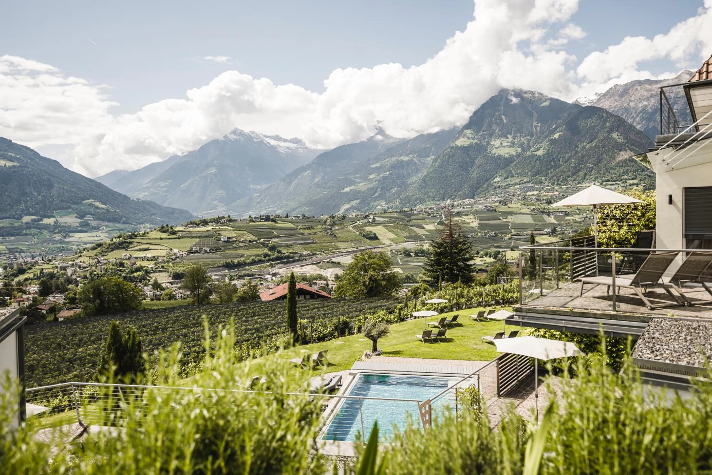 Swimming pool in Hotel Mitterplatt (Schenna Resort)