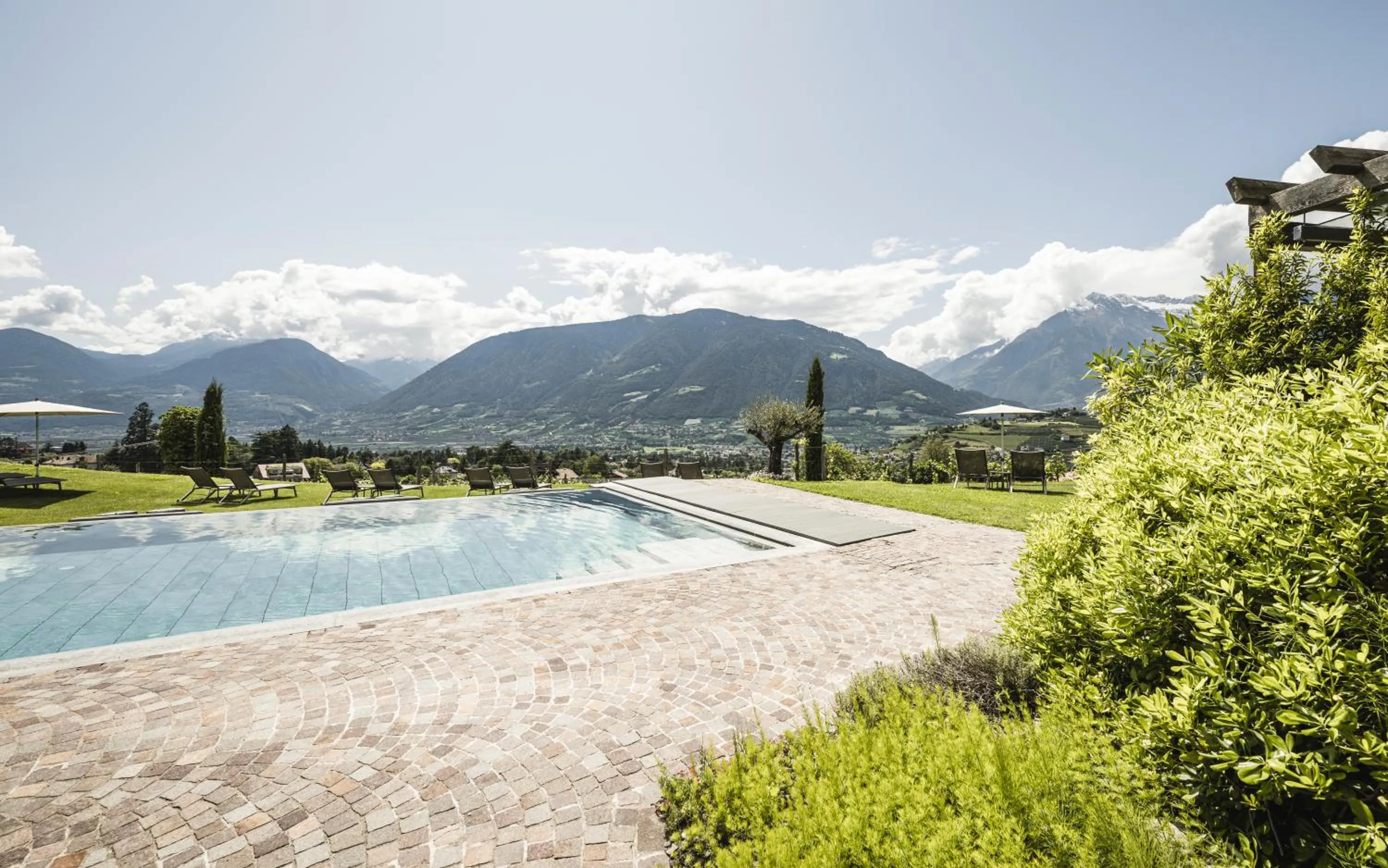 Swimming pool in Hotel Mitterplatt (Schenna Resort)