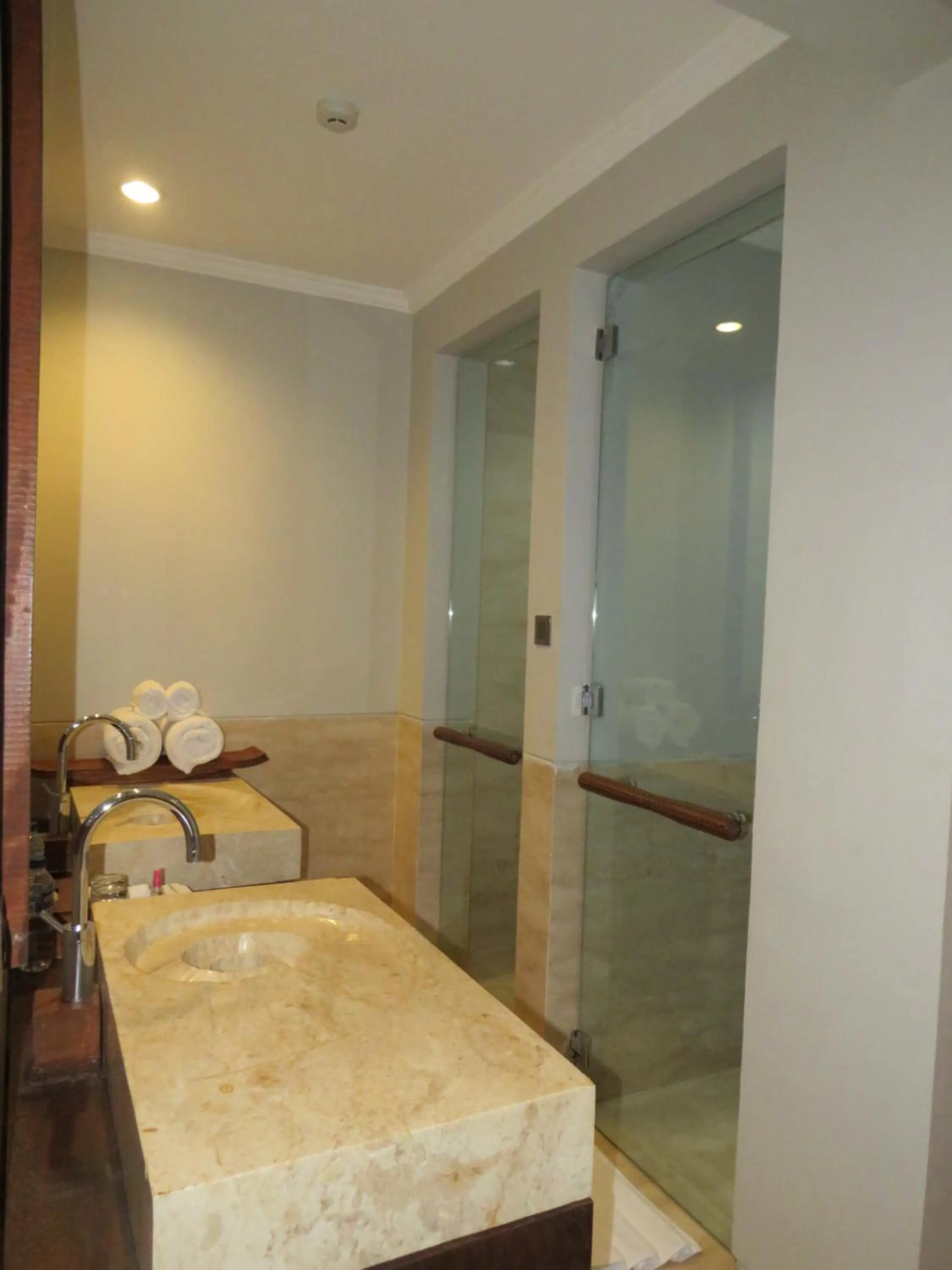 Toilet in Lelewatu Resort Sumba