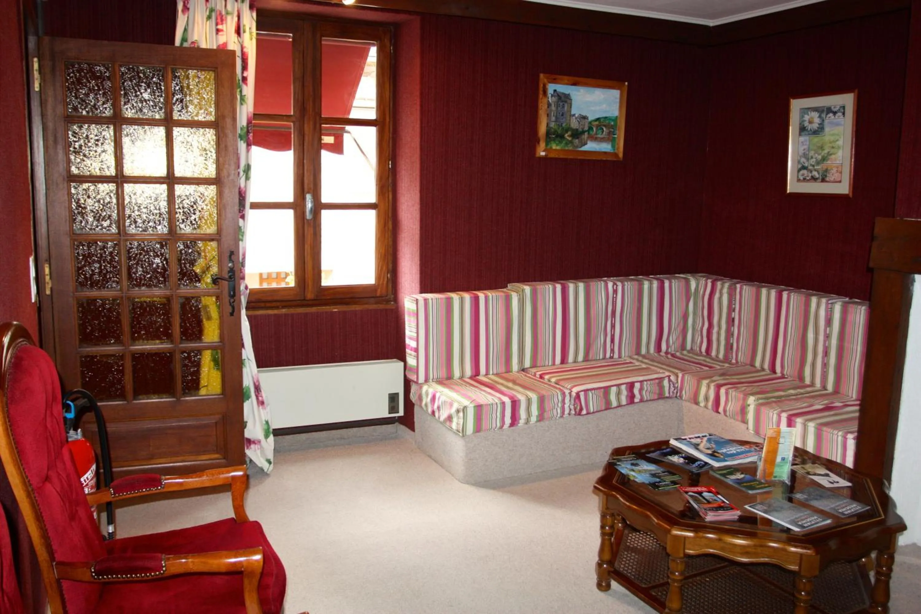 Library in Auberge Aux Portes de Conques