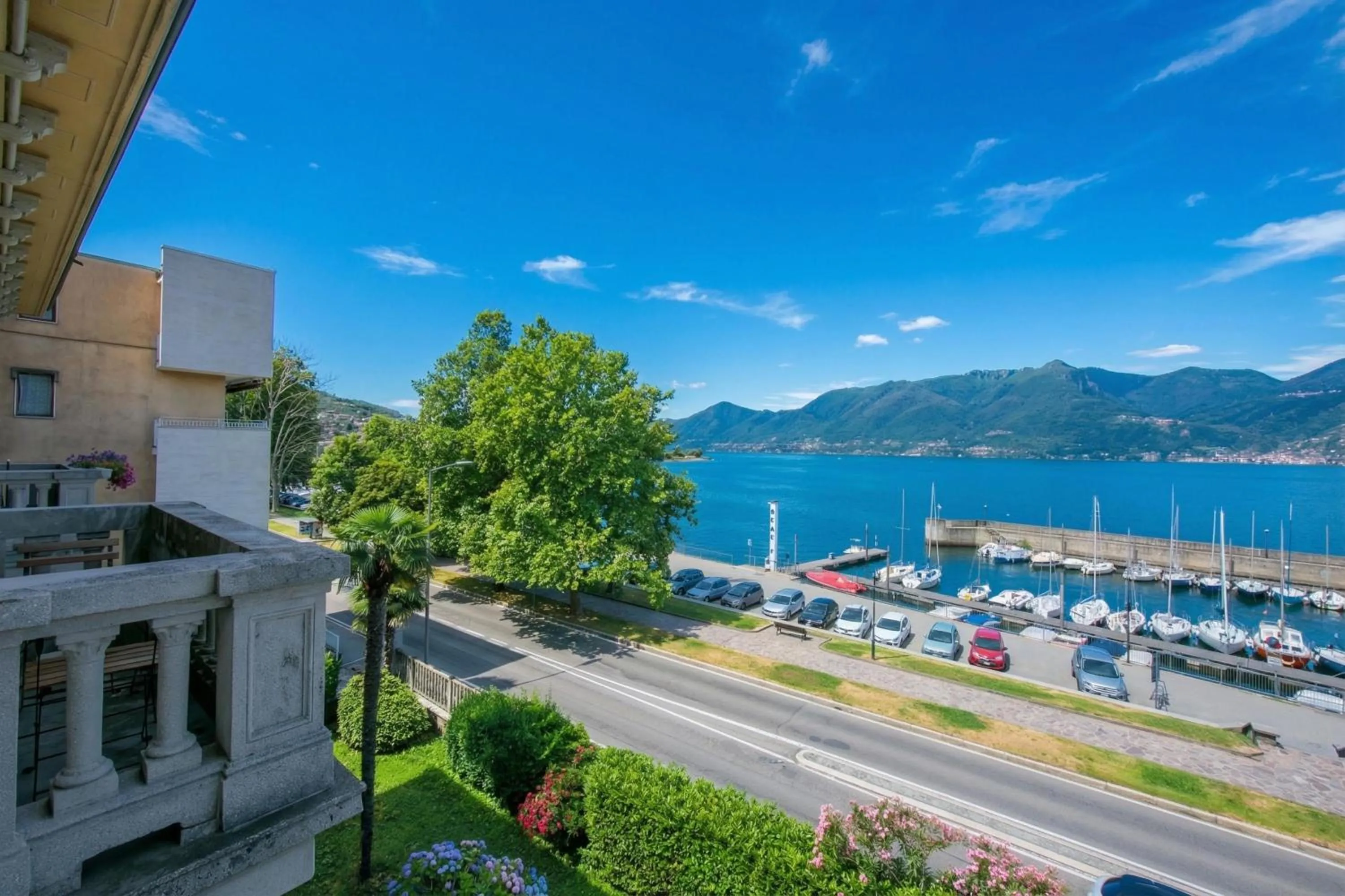 Residenza Oleandro Lake View Luino Center - Happy Rentals