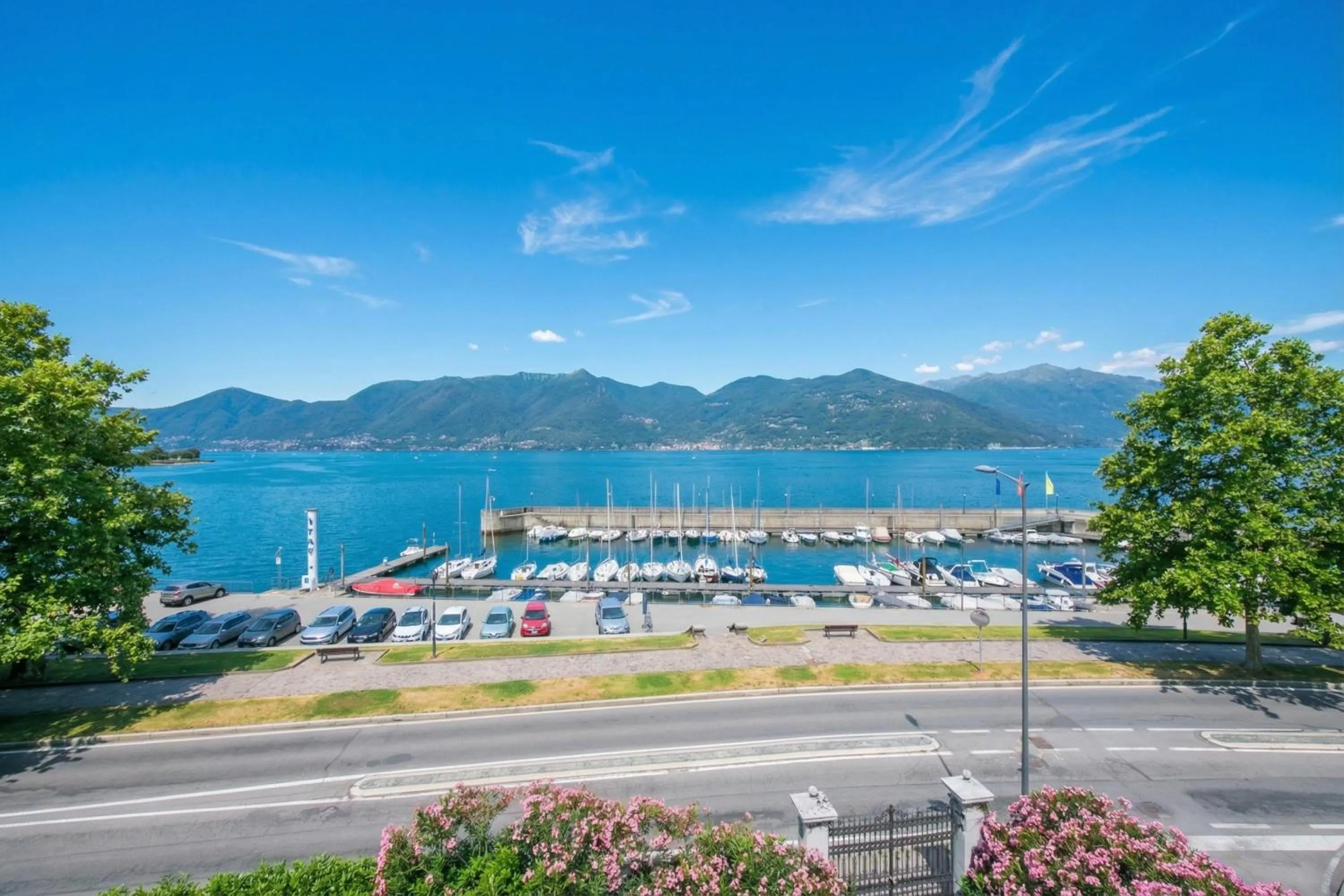 Lake view in Residenza Oleandro Lake View Luino Center - Happy Rentals